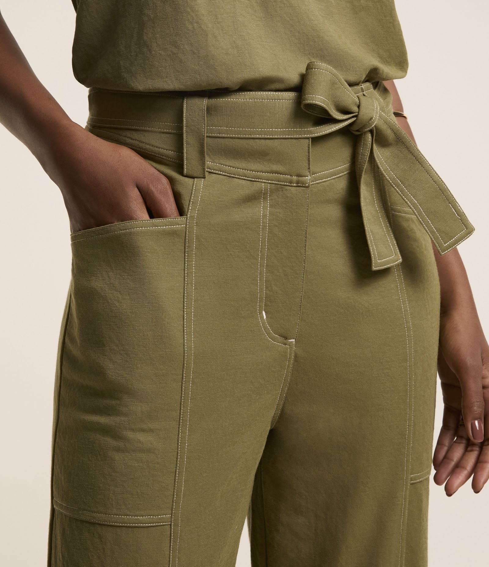 Calça Piquet Pespontada com Faixa Verde 4