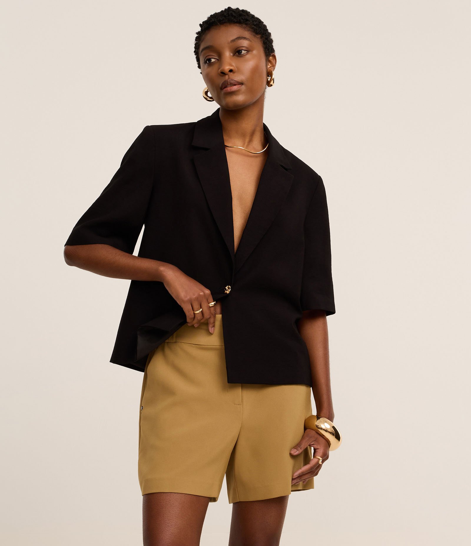 Short Alfaiatado com Cós Elástico e Abotoamento Duplo Verde Oliva 2