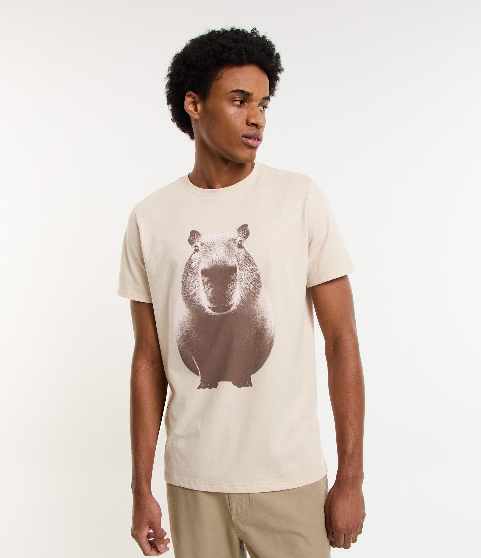 Camiseta Regular em Algodão com Estampa Capivara Bege 1