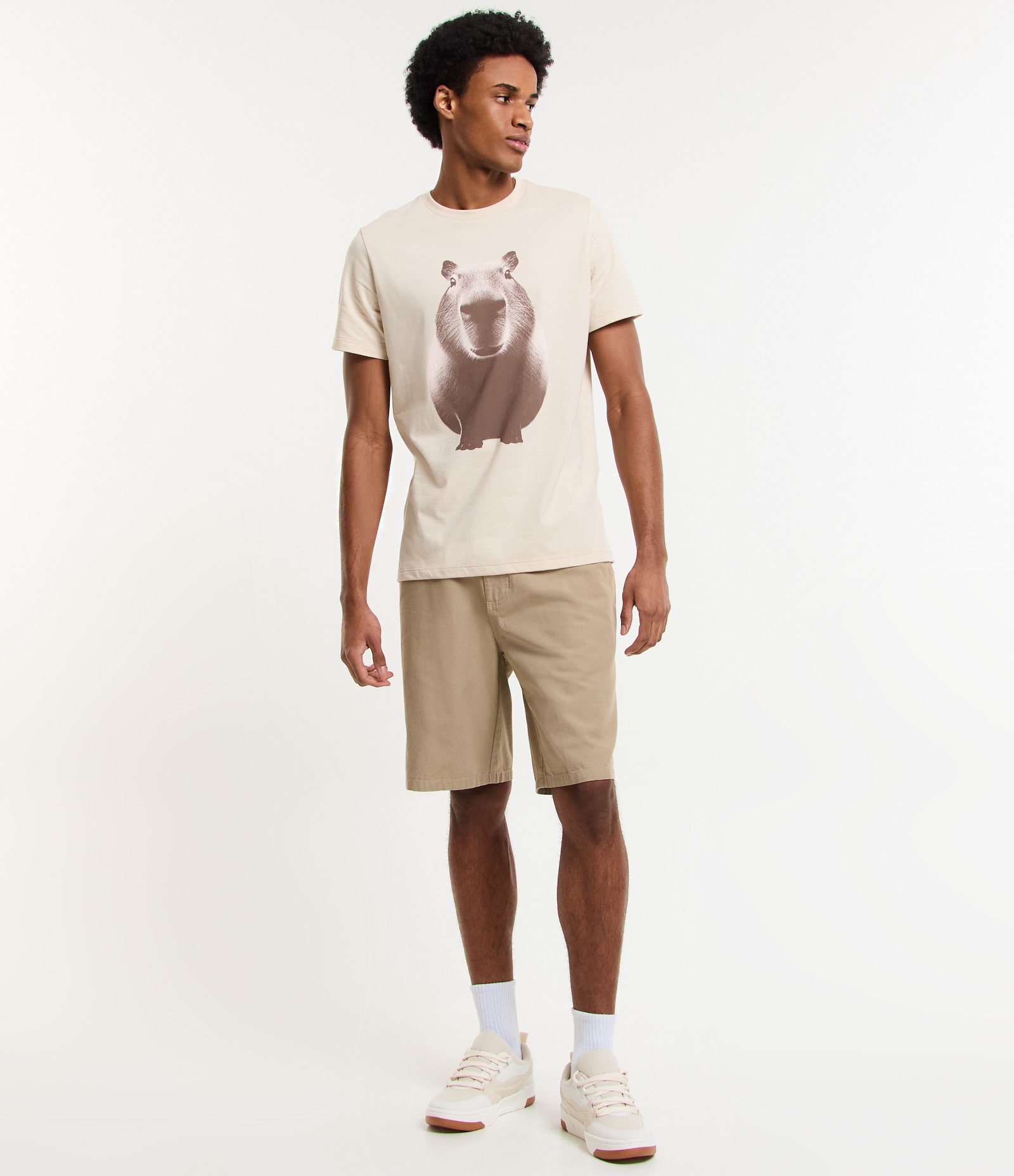 Camiseta Regular em Algodão com Estampa Capivara Bege 2