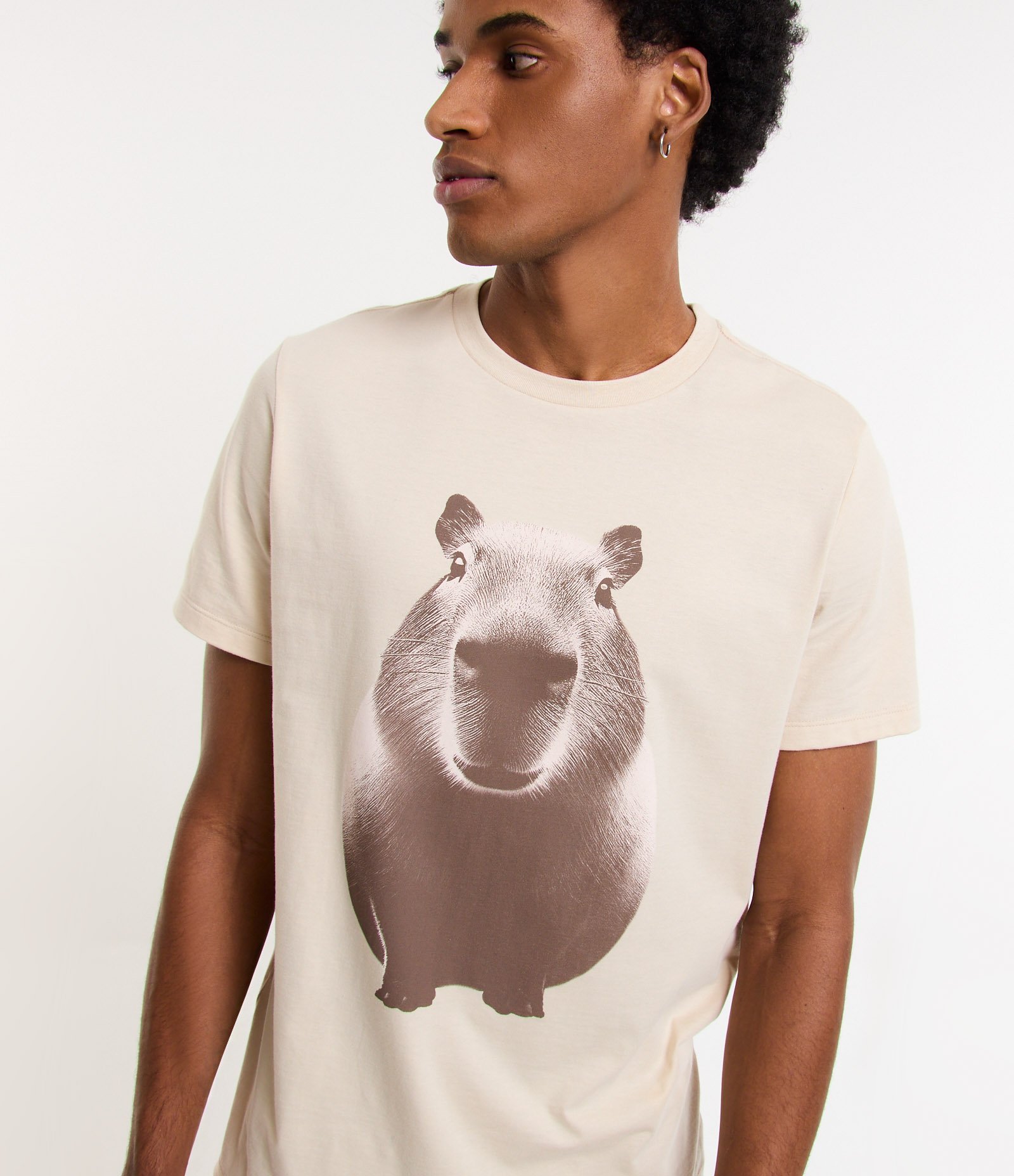 Camiseta Regular em Algodão com Estampa Capivara Bege 4