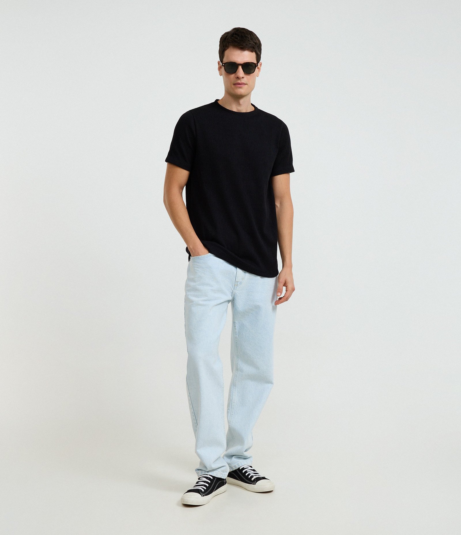 Camiseta Regular em Algodão Texturizado Preto 2