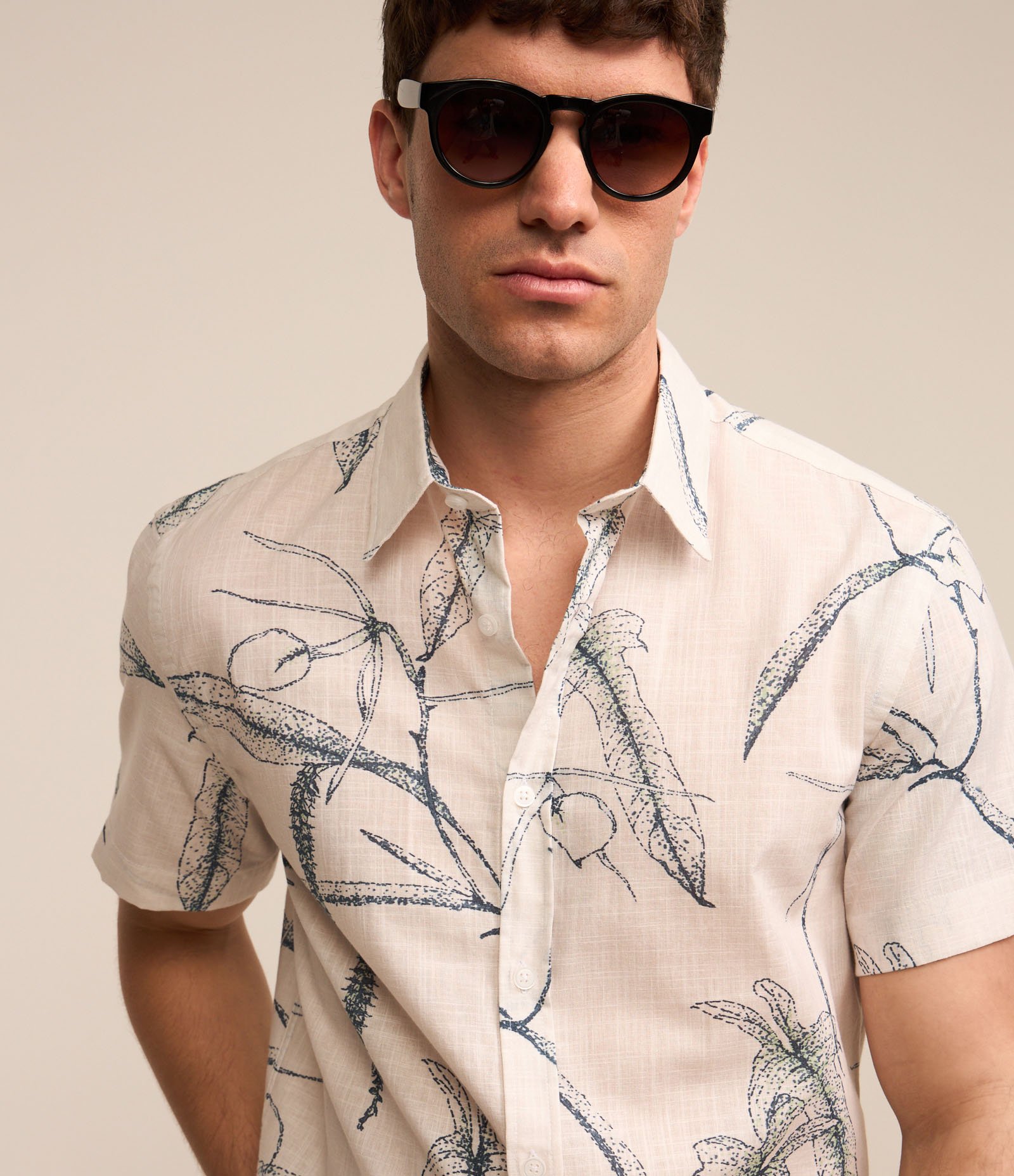 Camisa em Voil com Estampa Floral Outline Branco 4