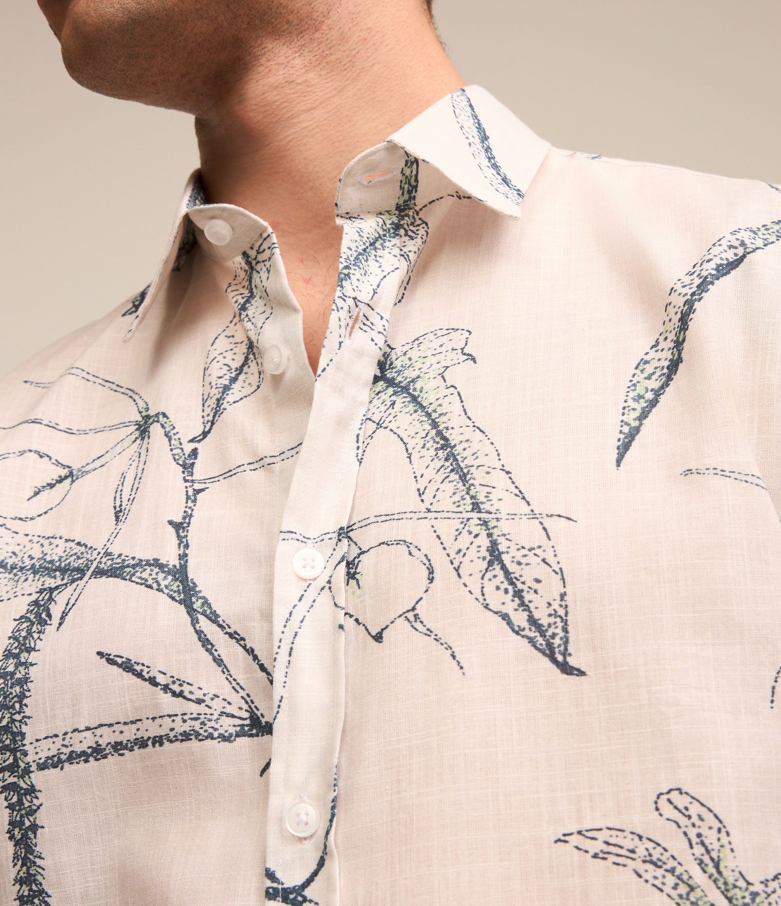 Camisa em Voil com Estampa Floral Outline Branco 5