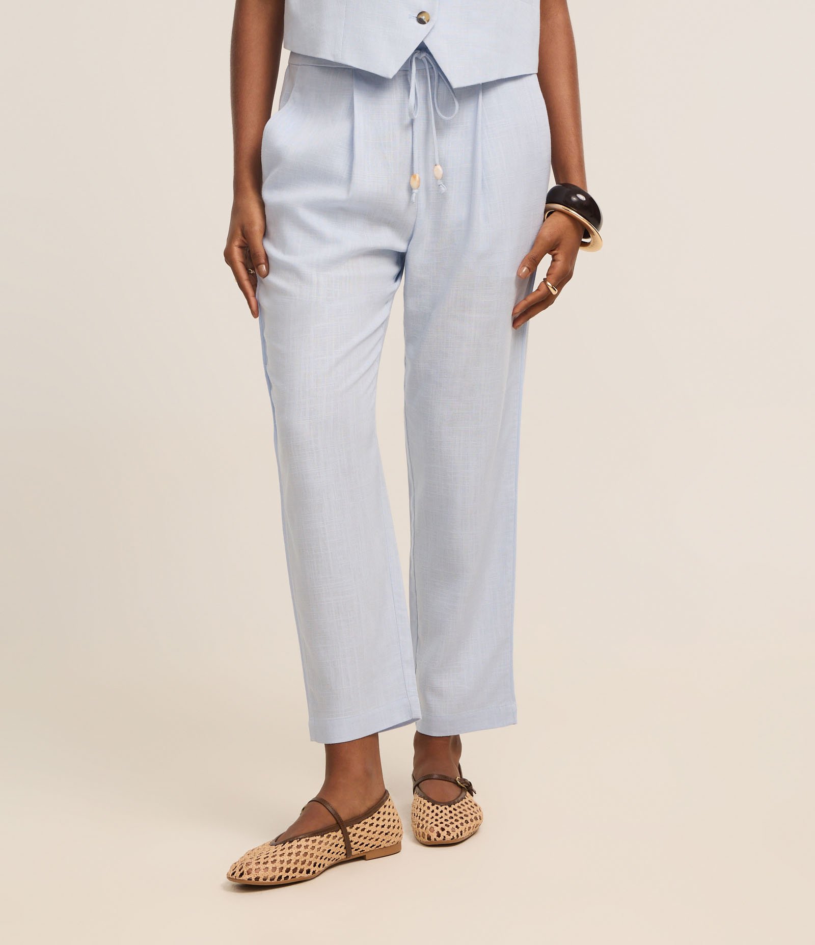 Calça Fluída em Viscolinho com Cós Elástico e Amarração Azul 3