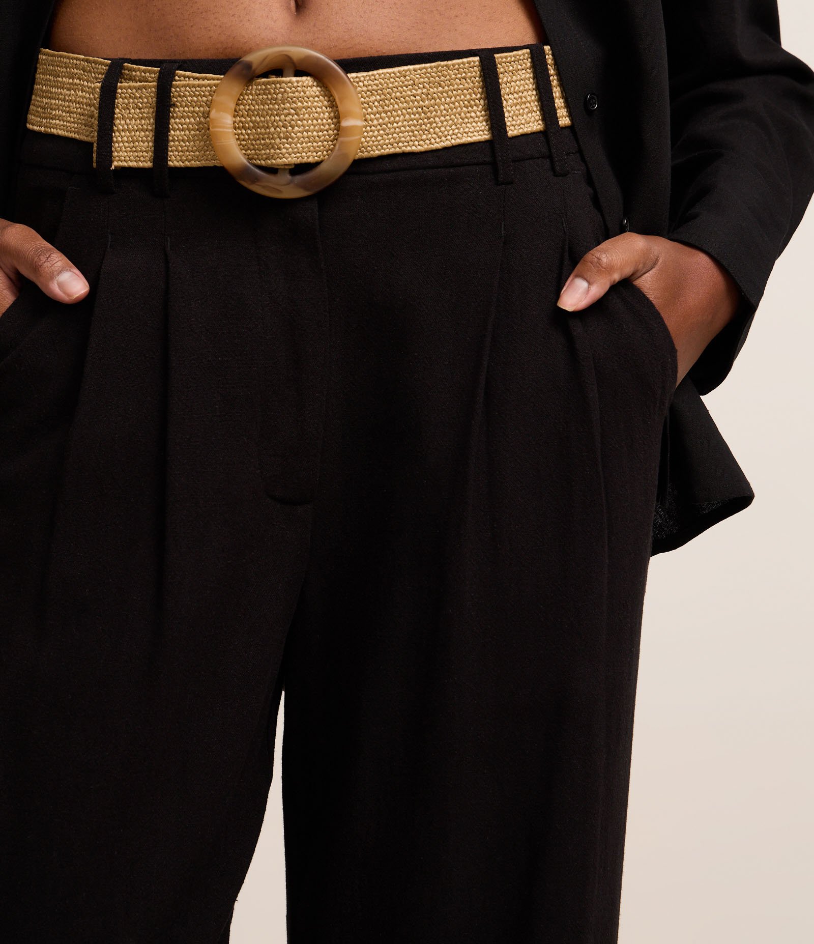 Calça Wide Leg em Viscolinho com Pregas Preto 4