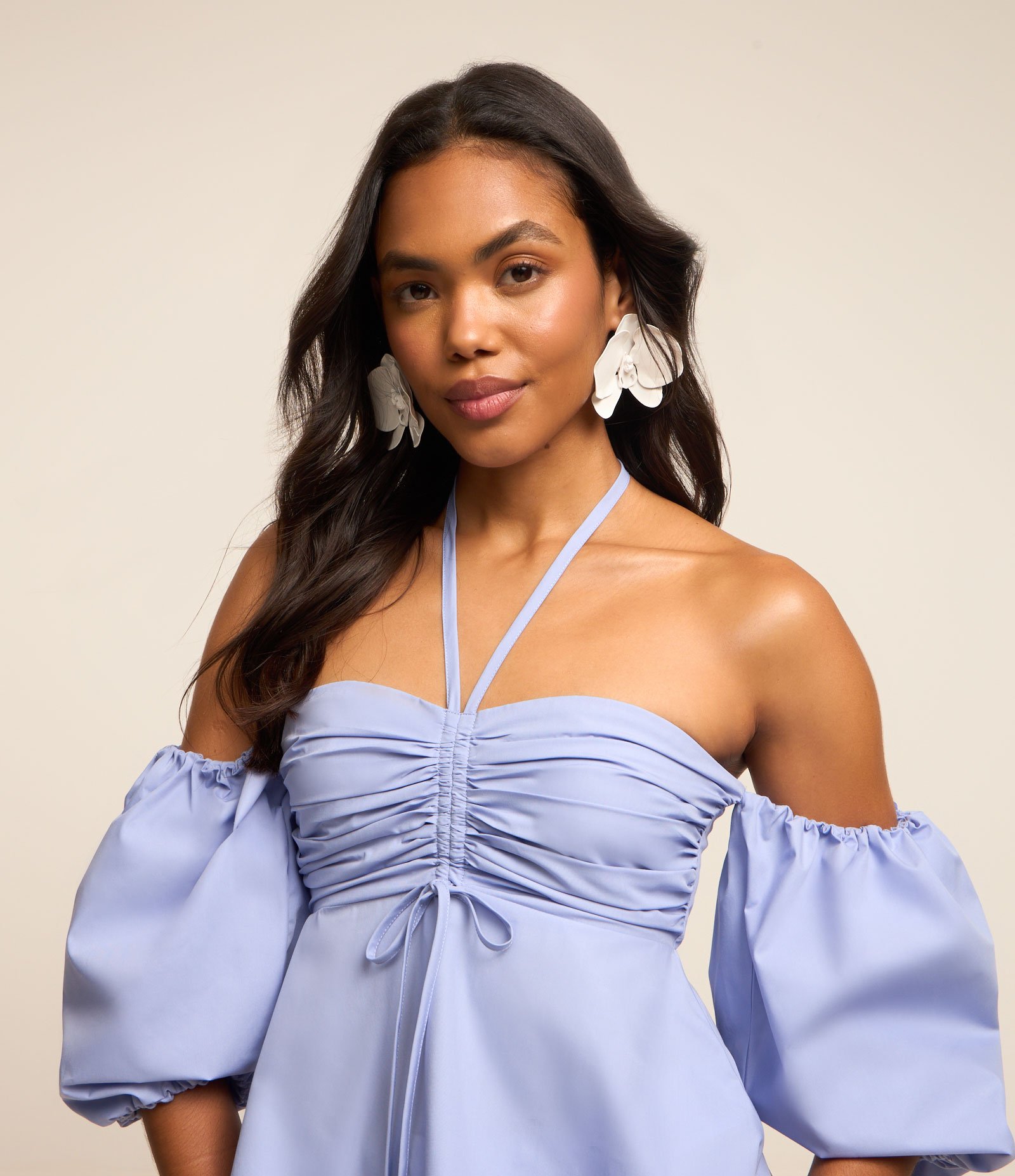 Blusa Ombro a Ombro em Tricoline com Amarração Azul 4