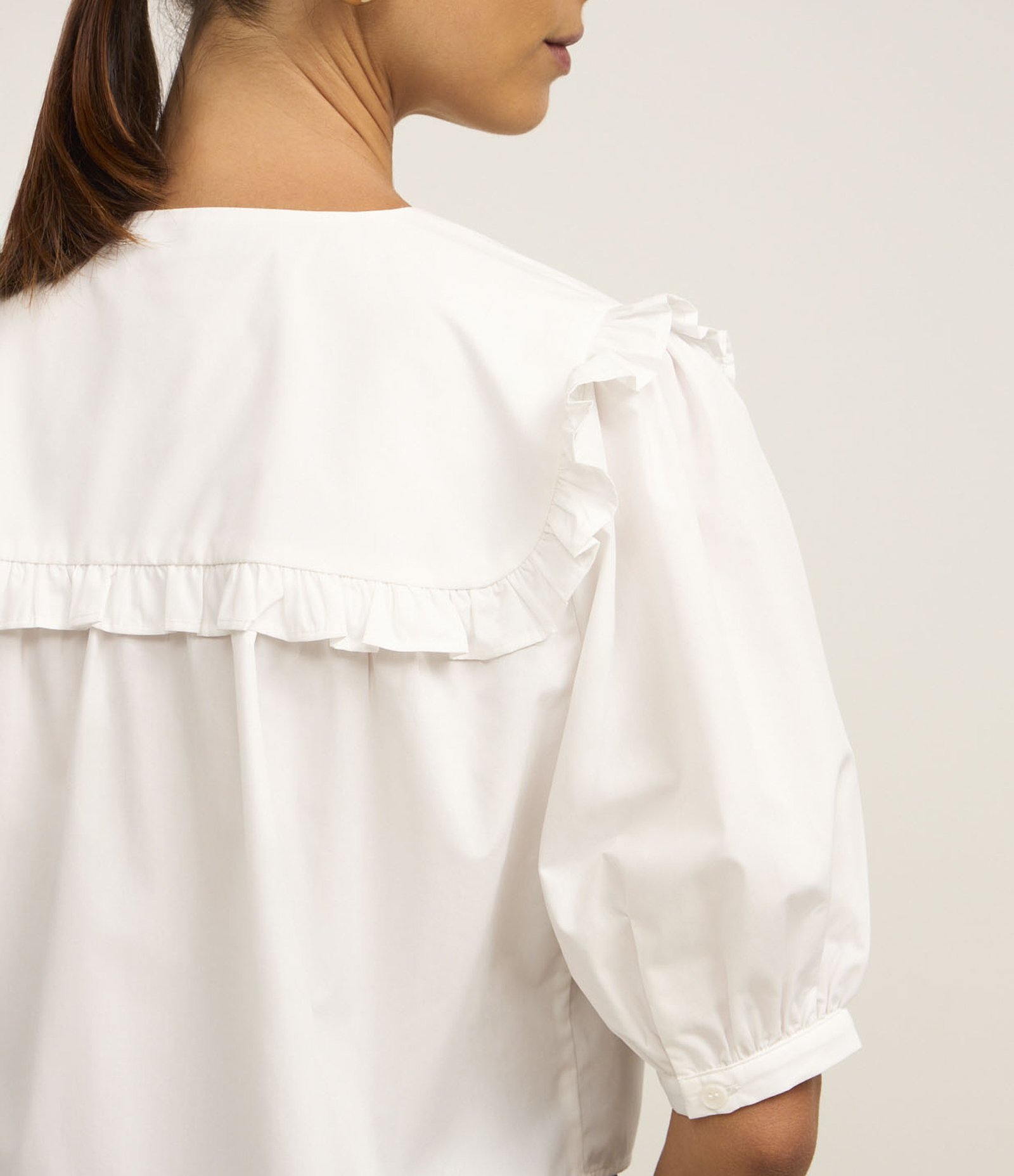 Blusa em Tricoline com Gola Boneca Branco 4