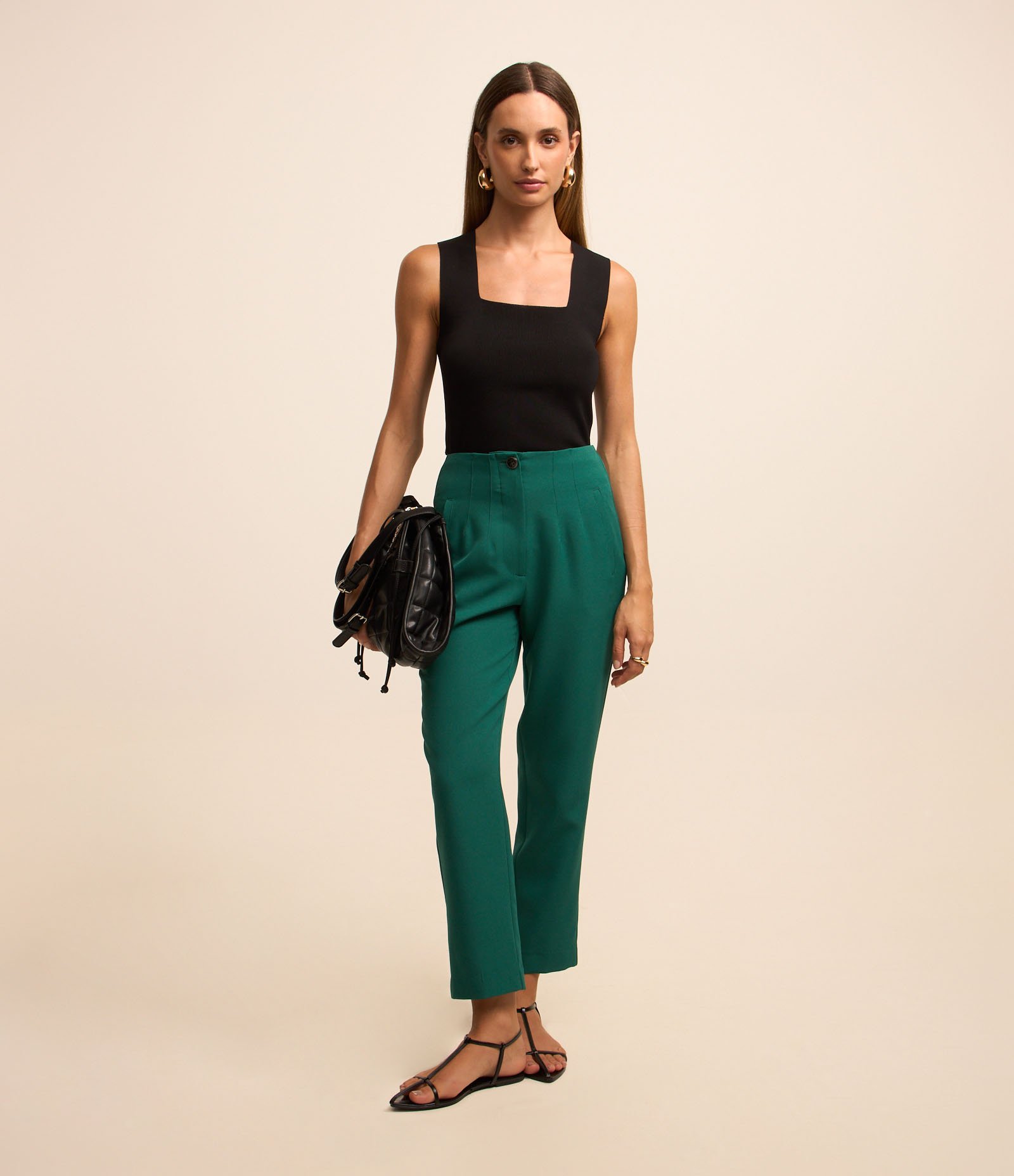 Calça Cenoura Alfaiatada com Botão Decorado no Cós Verde 1