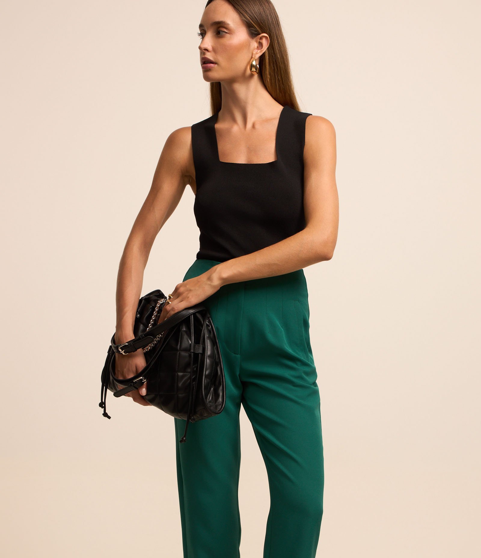 Calça Cenoura Alfaiatada com Botão Decorado no Cós Verde 2