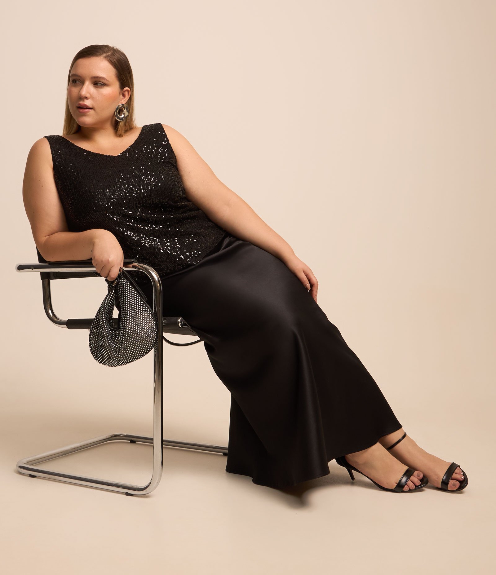 Blusa Sem Manga em Paetê com Forro Curve & Plus Size Preto 3