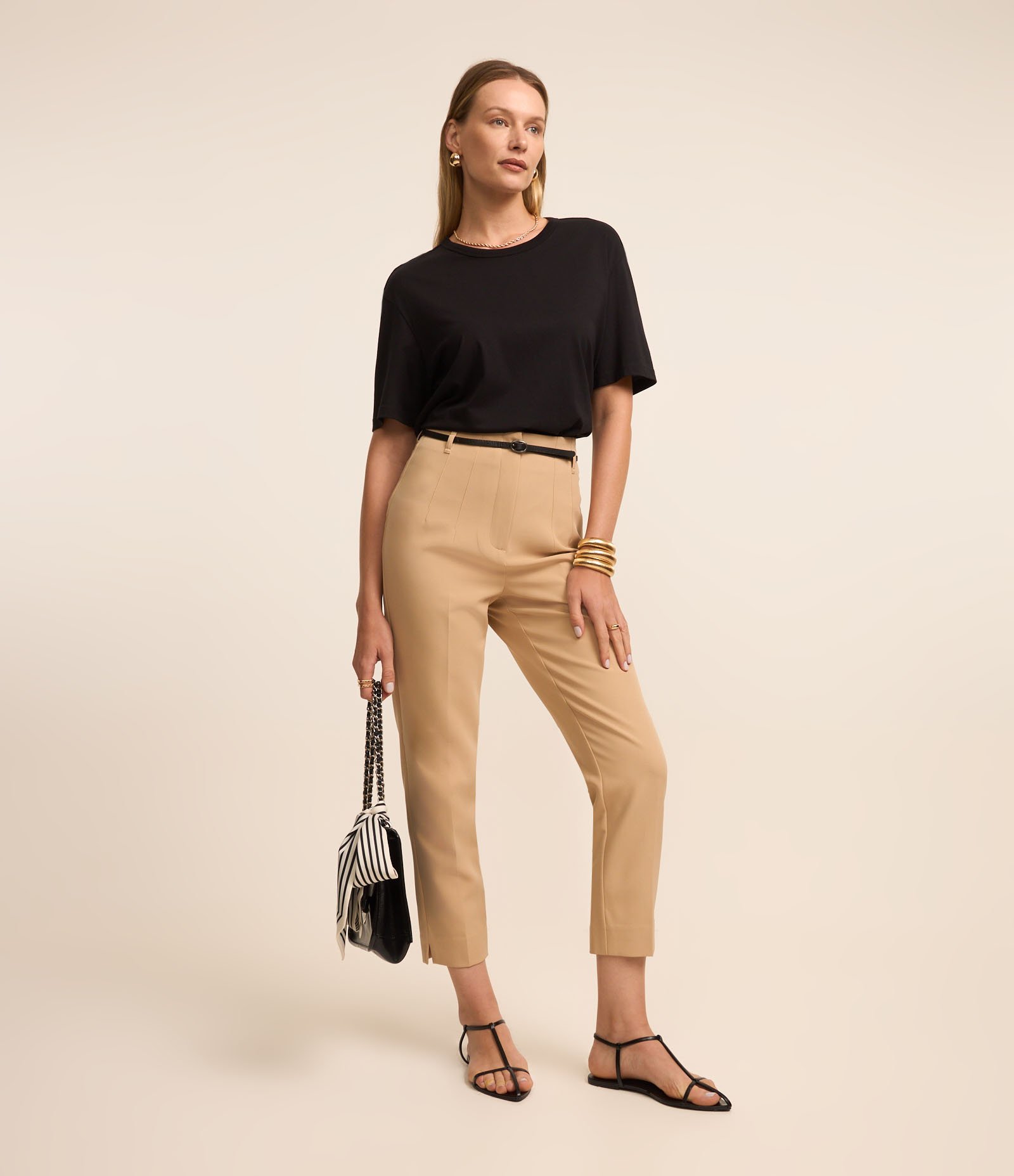 Calça Cenoura Alfaiatada com Cinto Fivela Bege 1