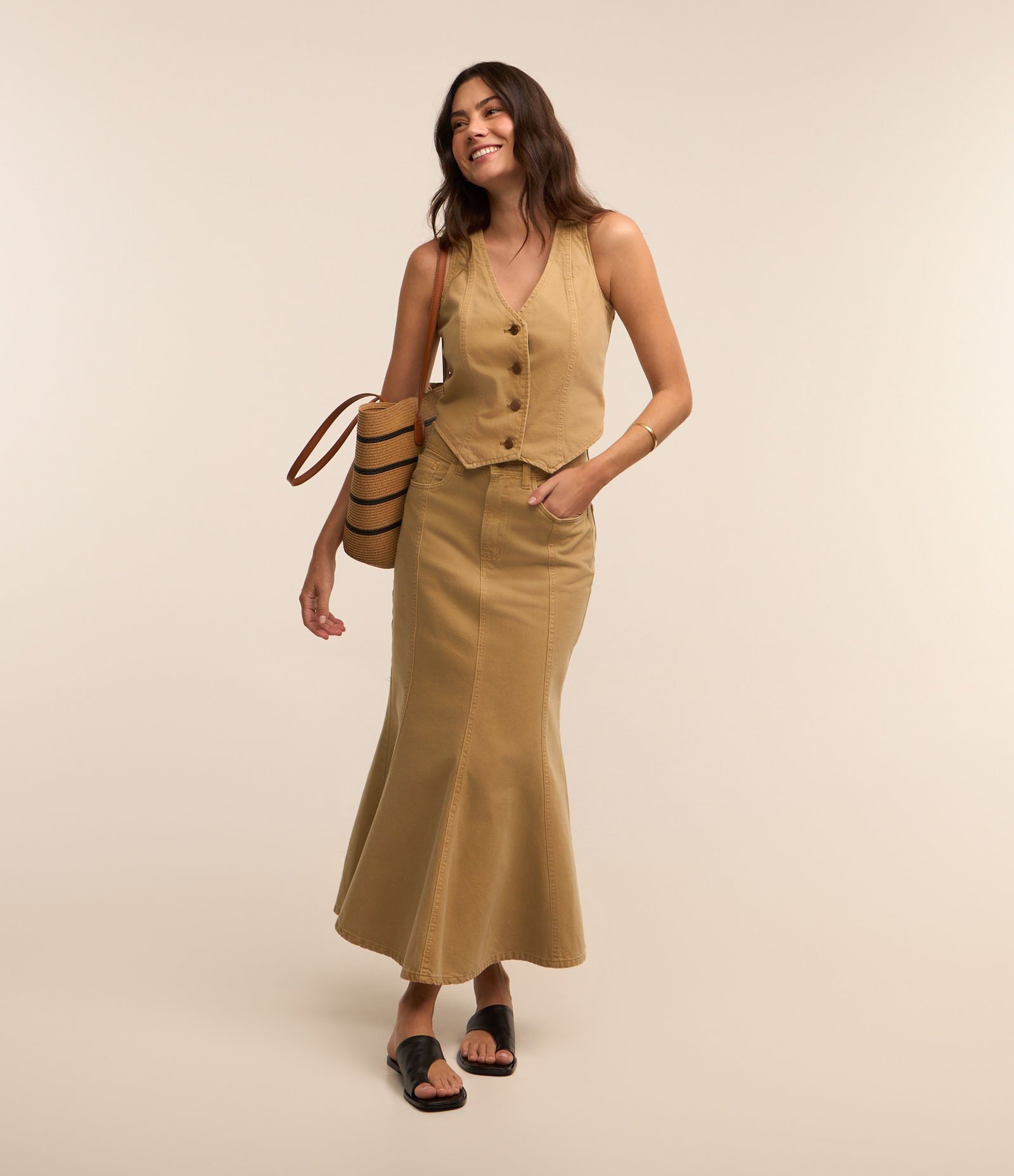 Sandália Rasteirinha Mule em Couro com Cabedal Largo Preto 6