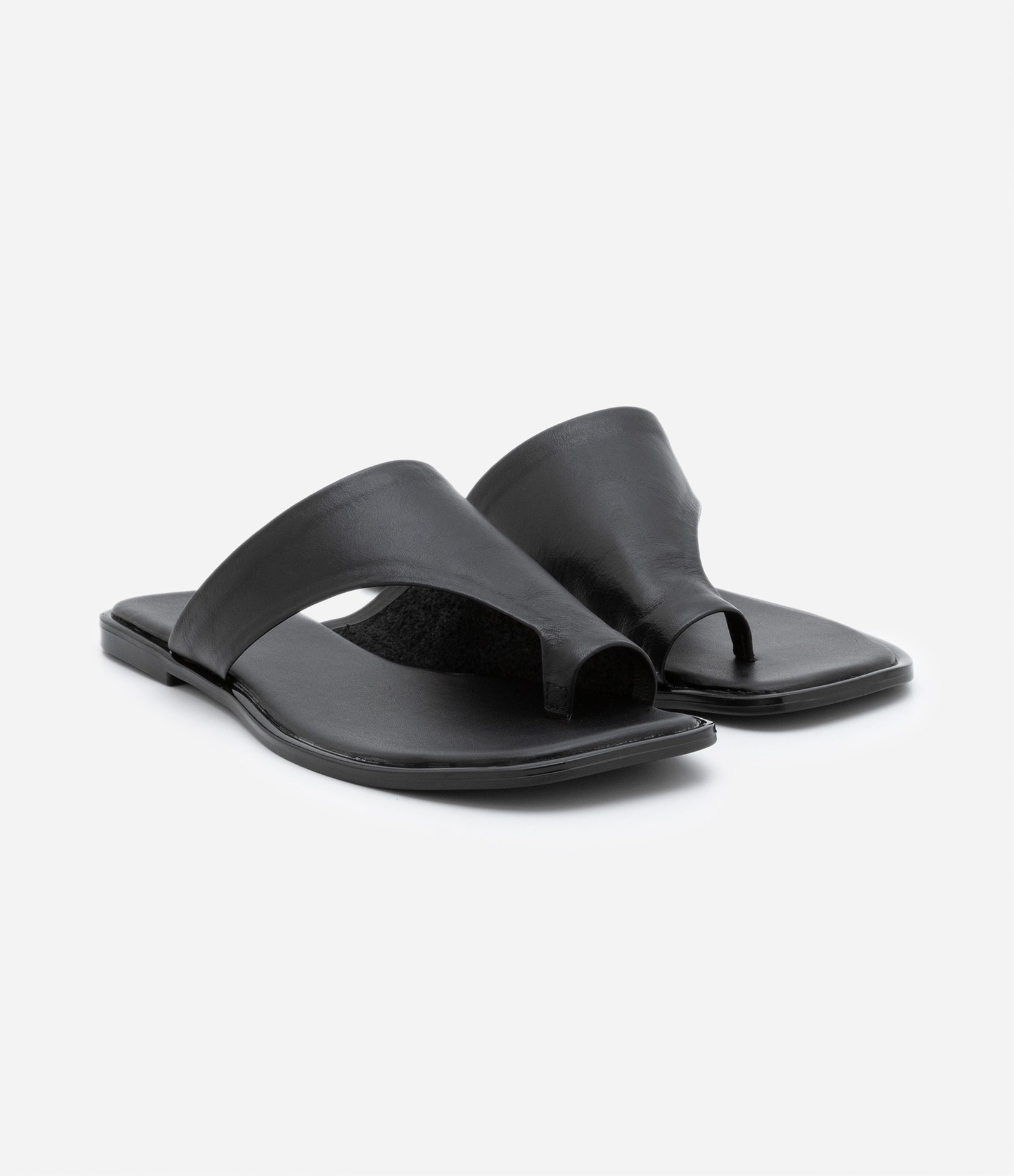 Sandália Rasteirinha Mule em Couro com Cabedal Largo Preto 3