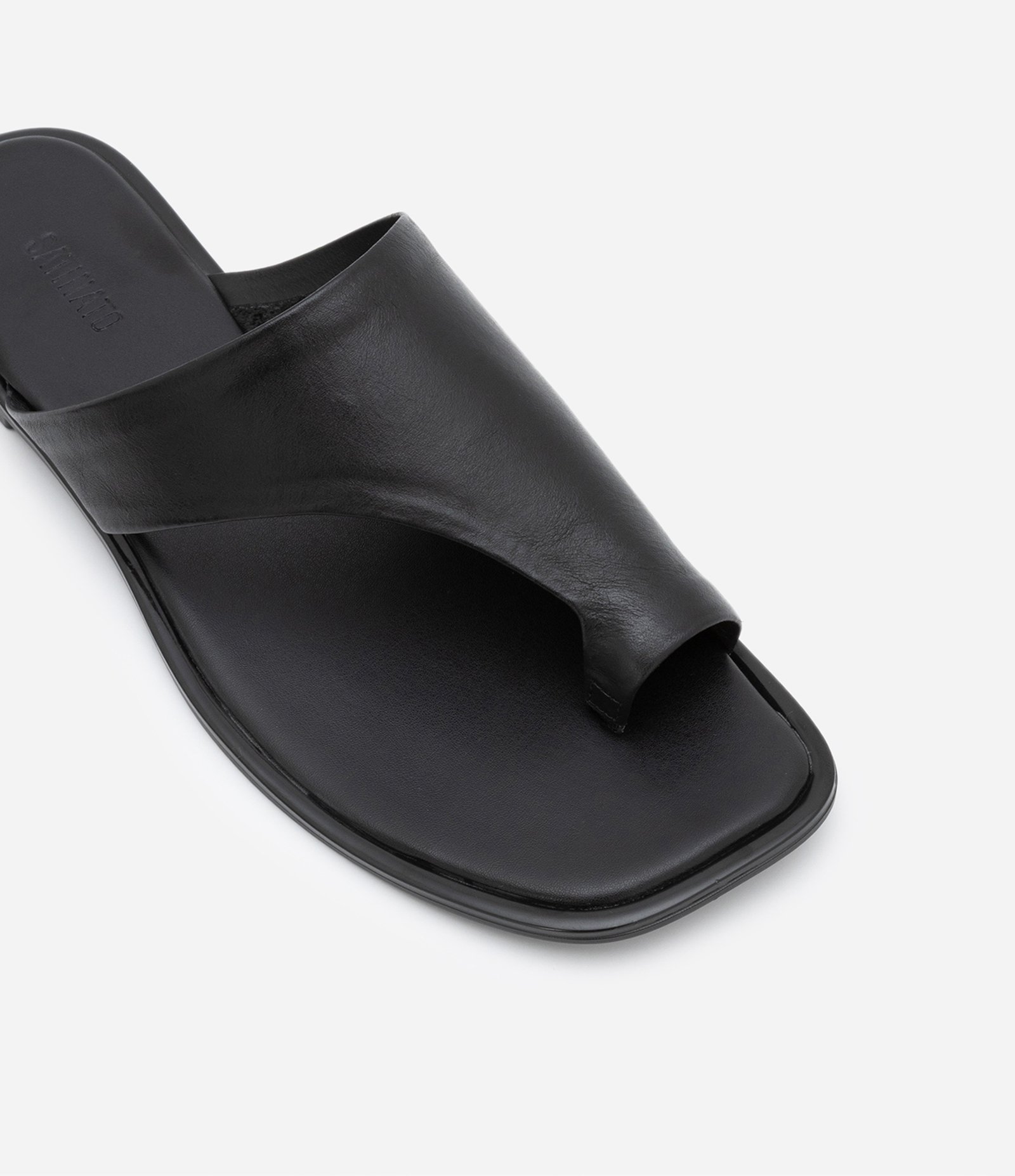 Sandália Rasteirinha Mule em Couro com Cabedal Largo Preto 5