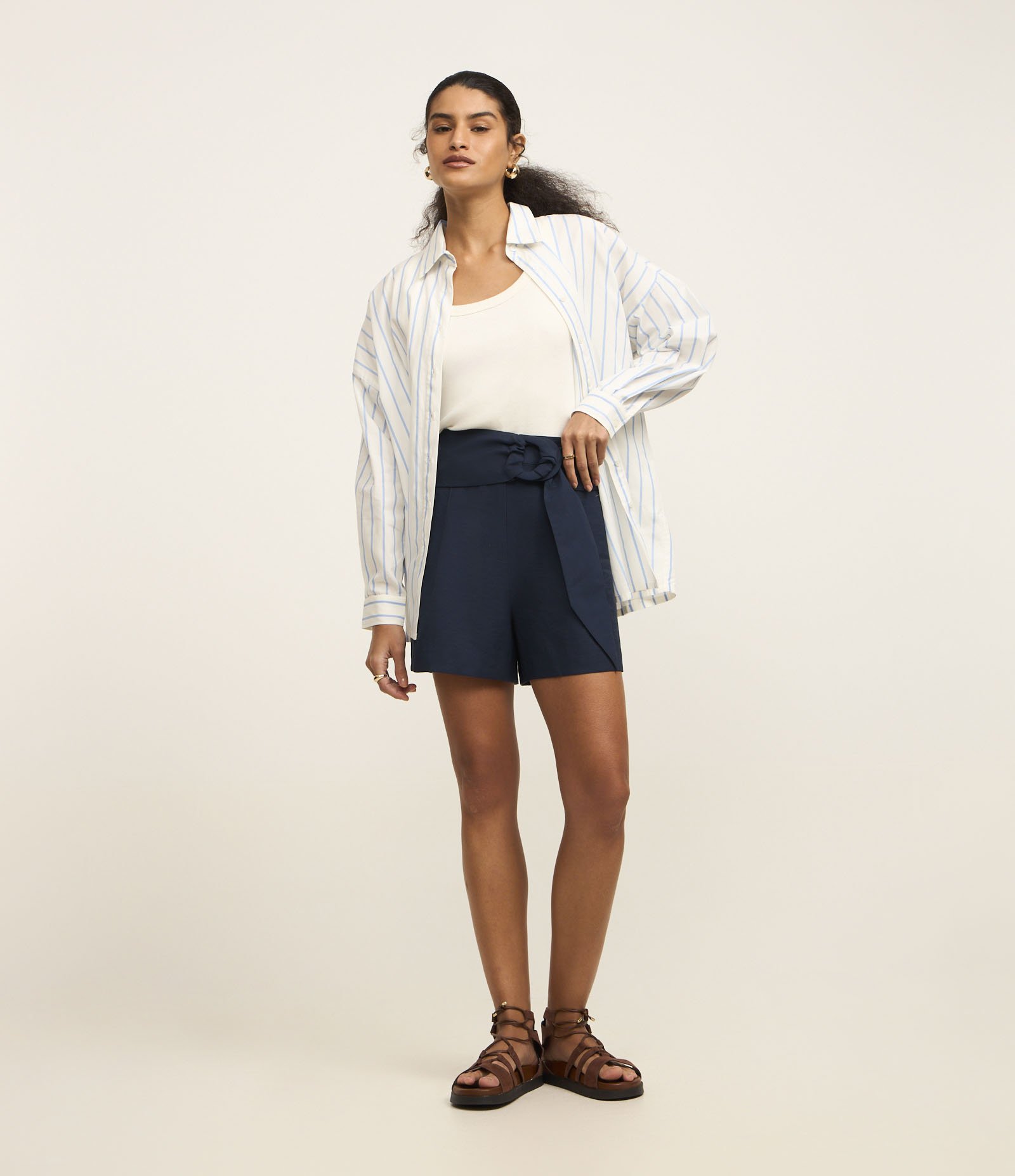 Short em Viscose com Cinto e Fivela Forrada Azul Escuro 1