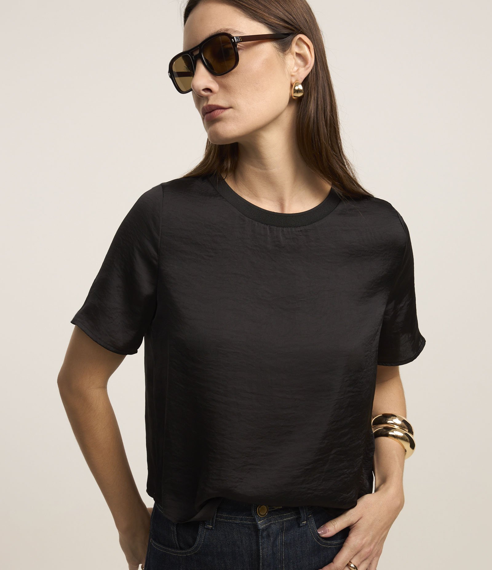 Blusa Acetinada com Gola em Ribana Preto 1