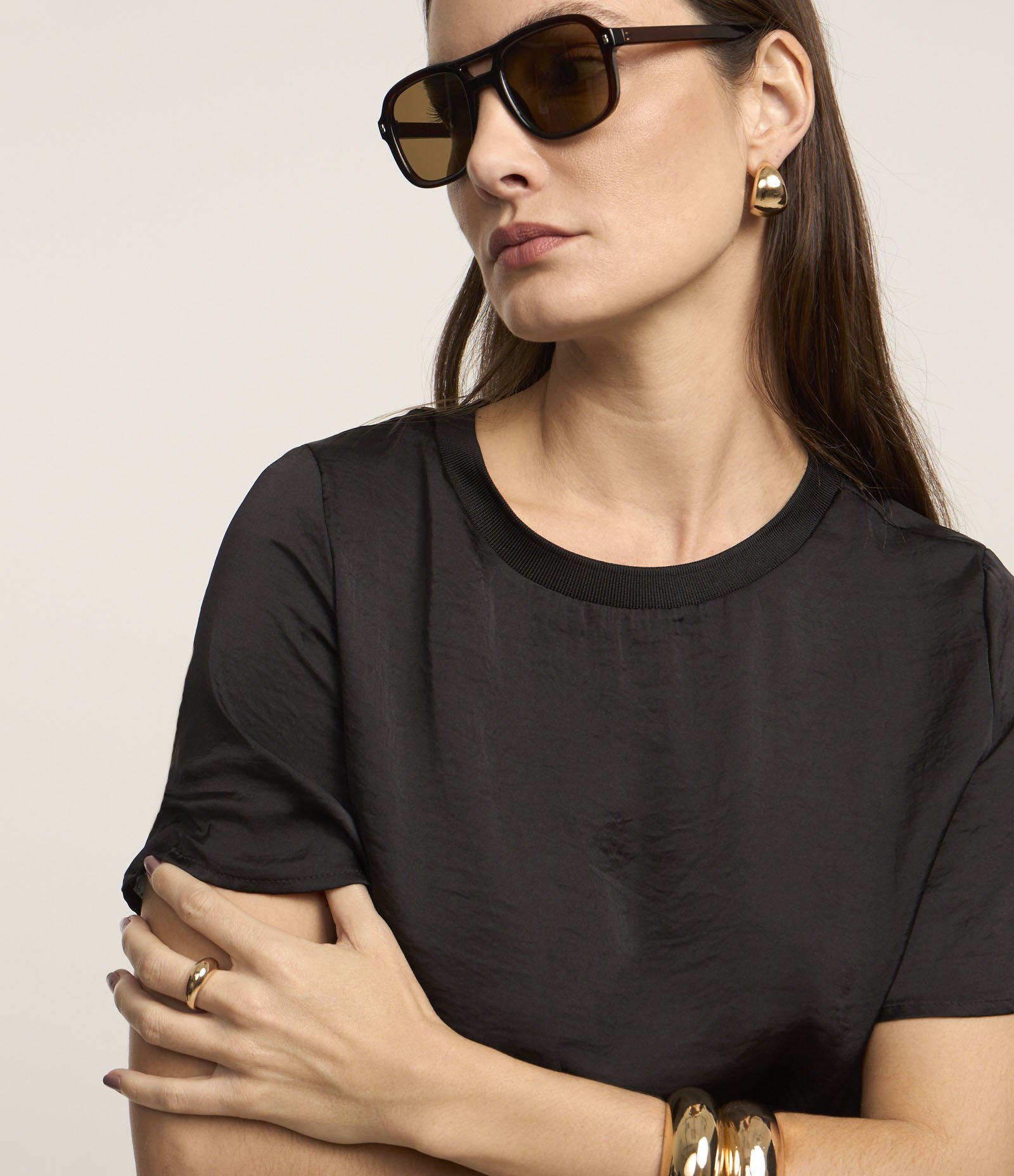 Blusa Acetinada com Gola em Ribana Preto 3