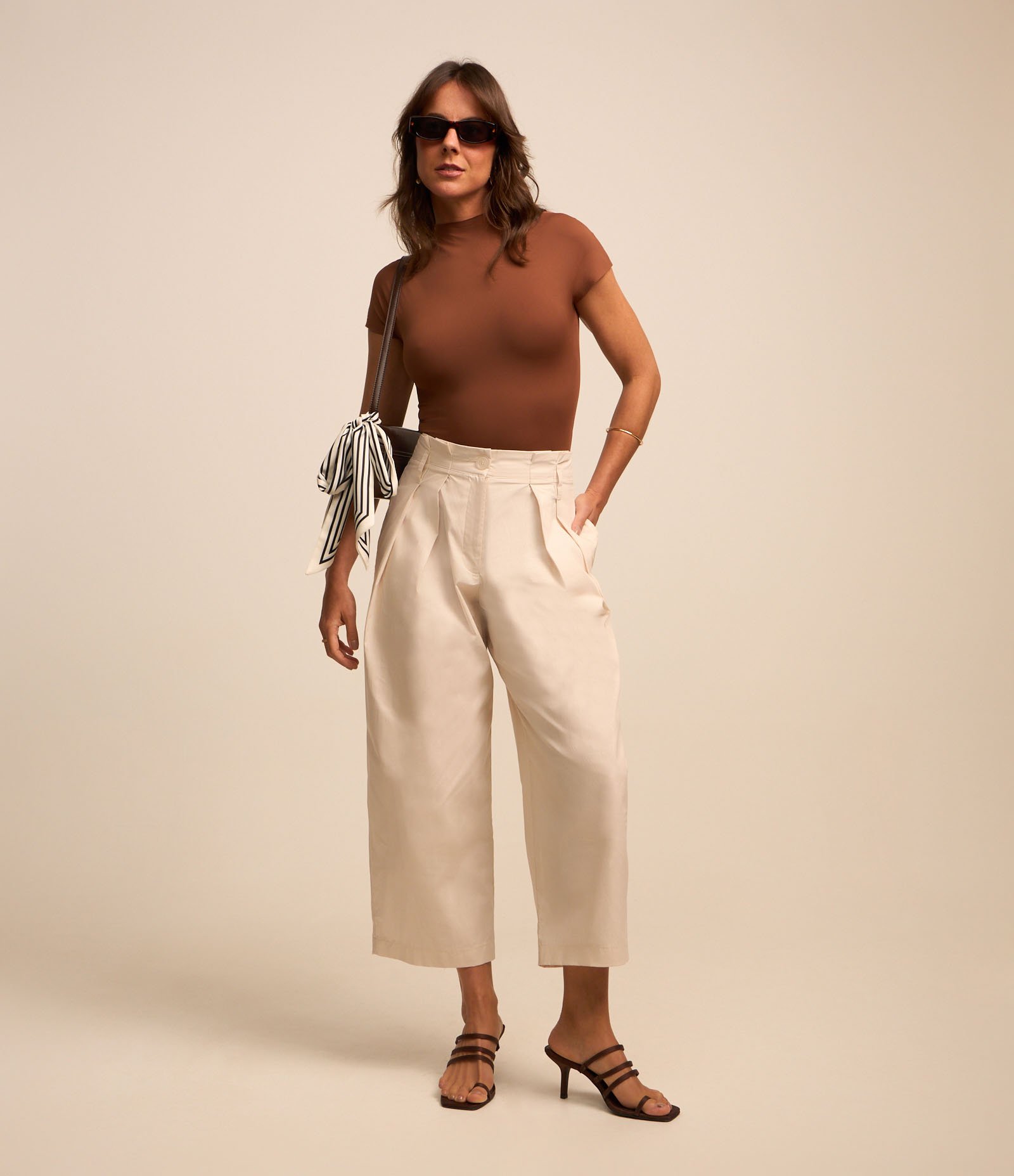 Body em Microfibra com Golinha Média Marrom Caramelo 2