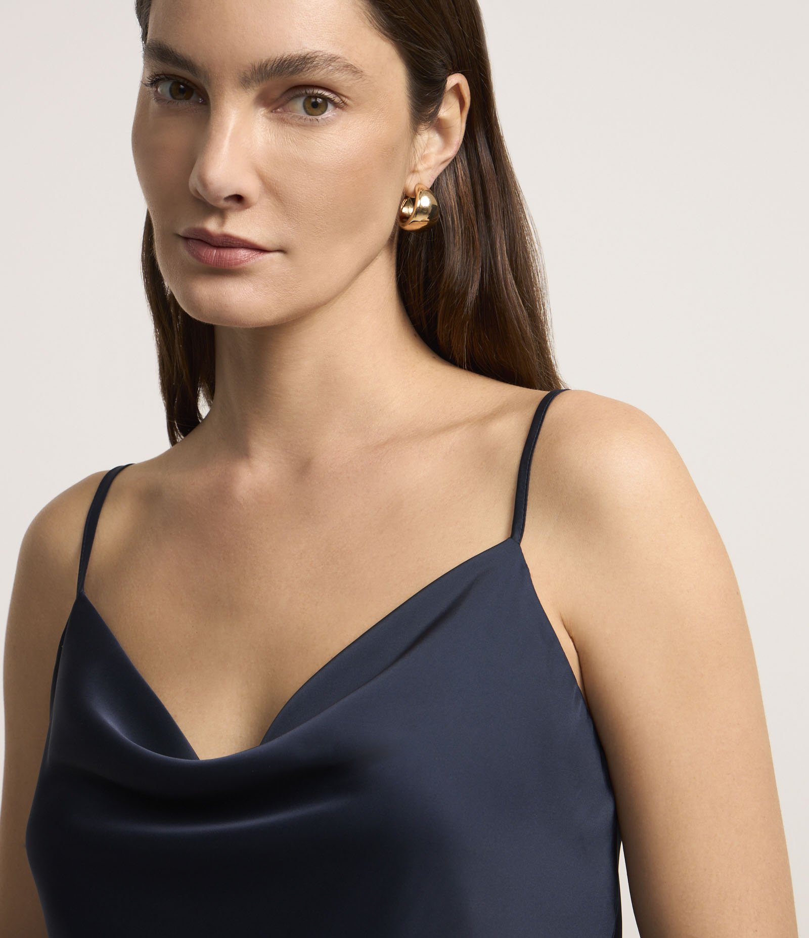 Blusa de Alcinha em Tecido Acetinado com Decote Degagê 4