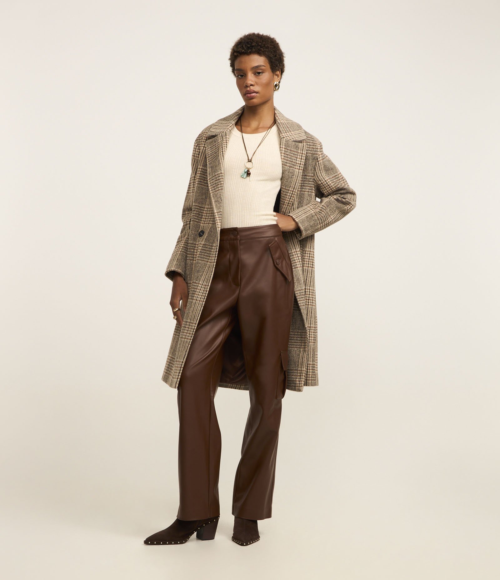 Calça Reta em PU com Bolsos Cargo Marrom 1