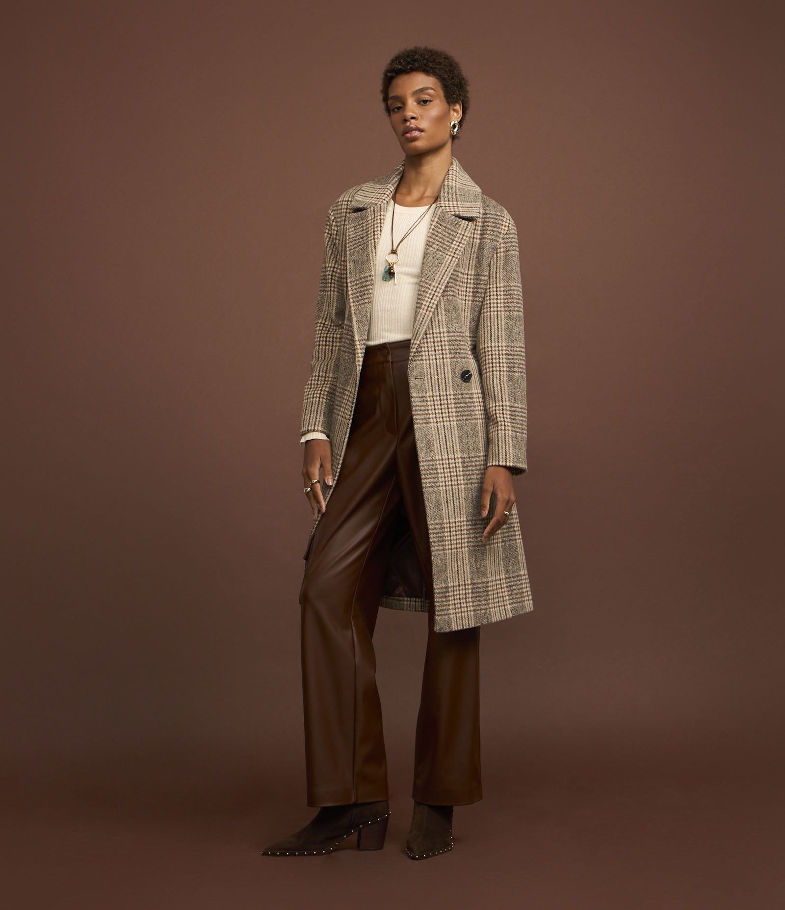 Calça Reta em PU com Bolsos Cargo Marrom 6