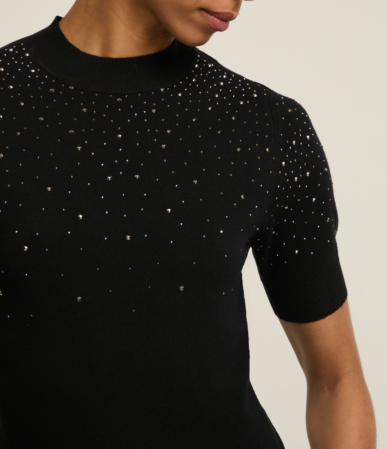 Blusa em Tricô com Brilhos de Strass e Manga Curta Preto 3