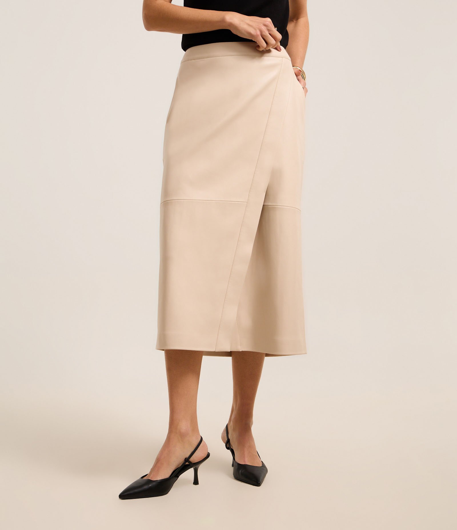 Saia Reta Midi em PU com Transpasse Envelope Bege 4