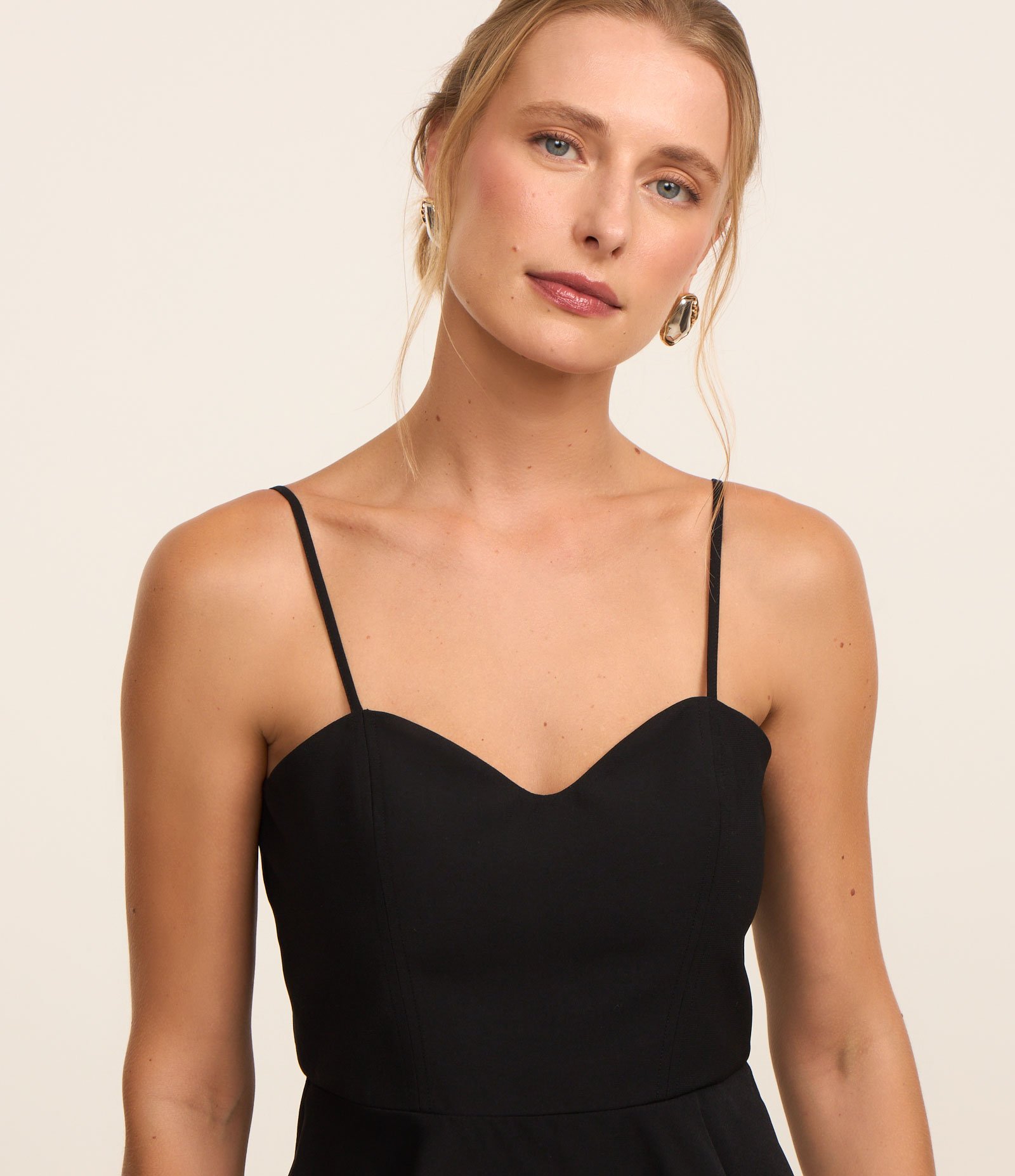 Blusa Corsetada em Crepe com Babado Peplum 4