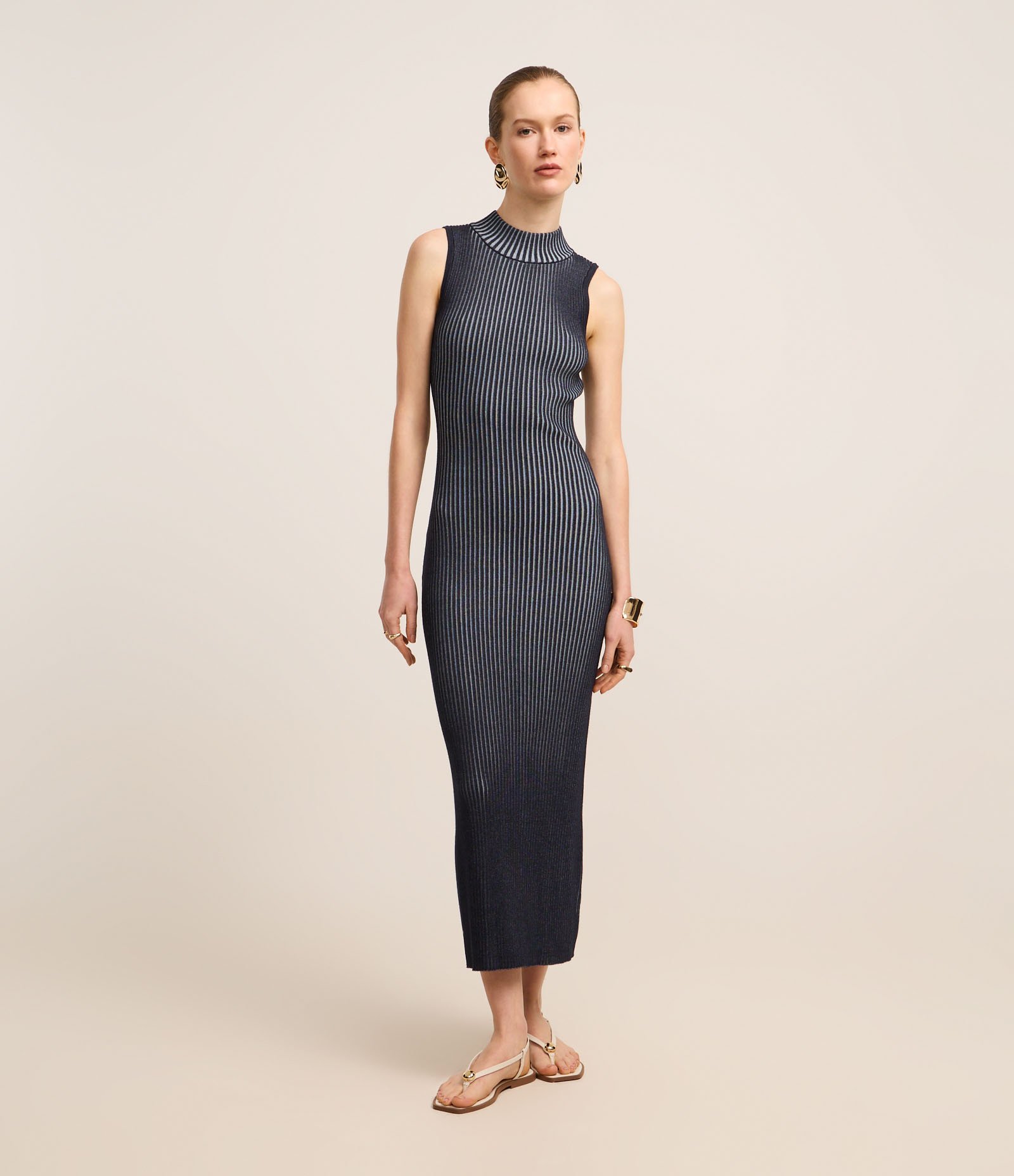 Vestido Midi em Tricô com Gola Alta e Frisos Azul Marinho 1