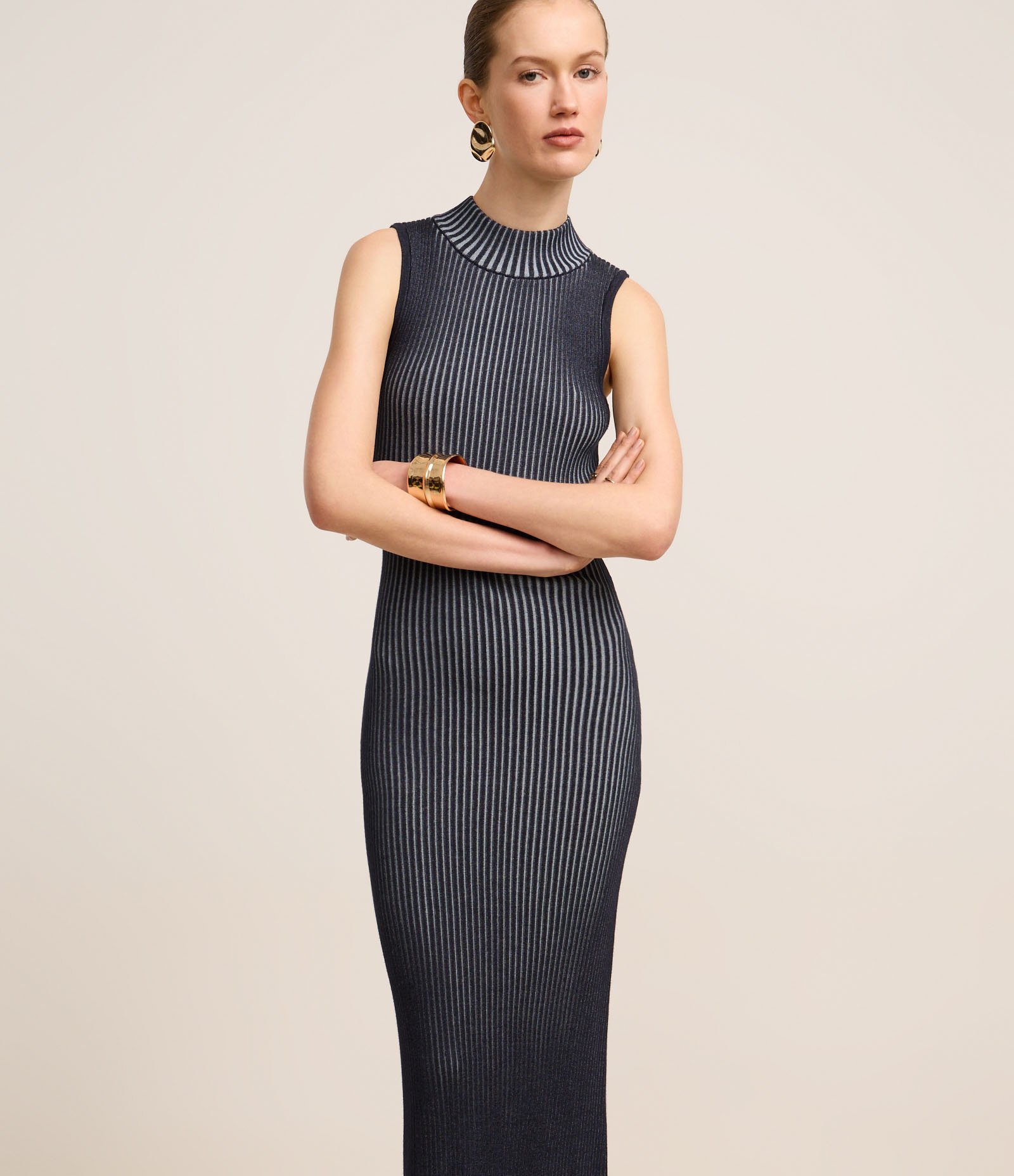 Vestido Midi em Tricô com Gola Alta e Frisos Azul Marinho 2