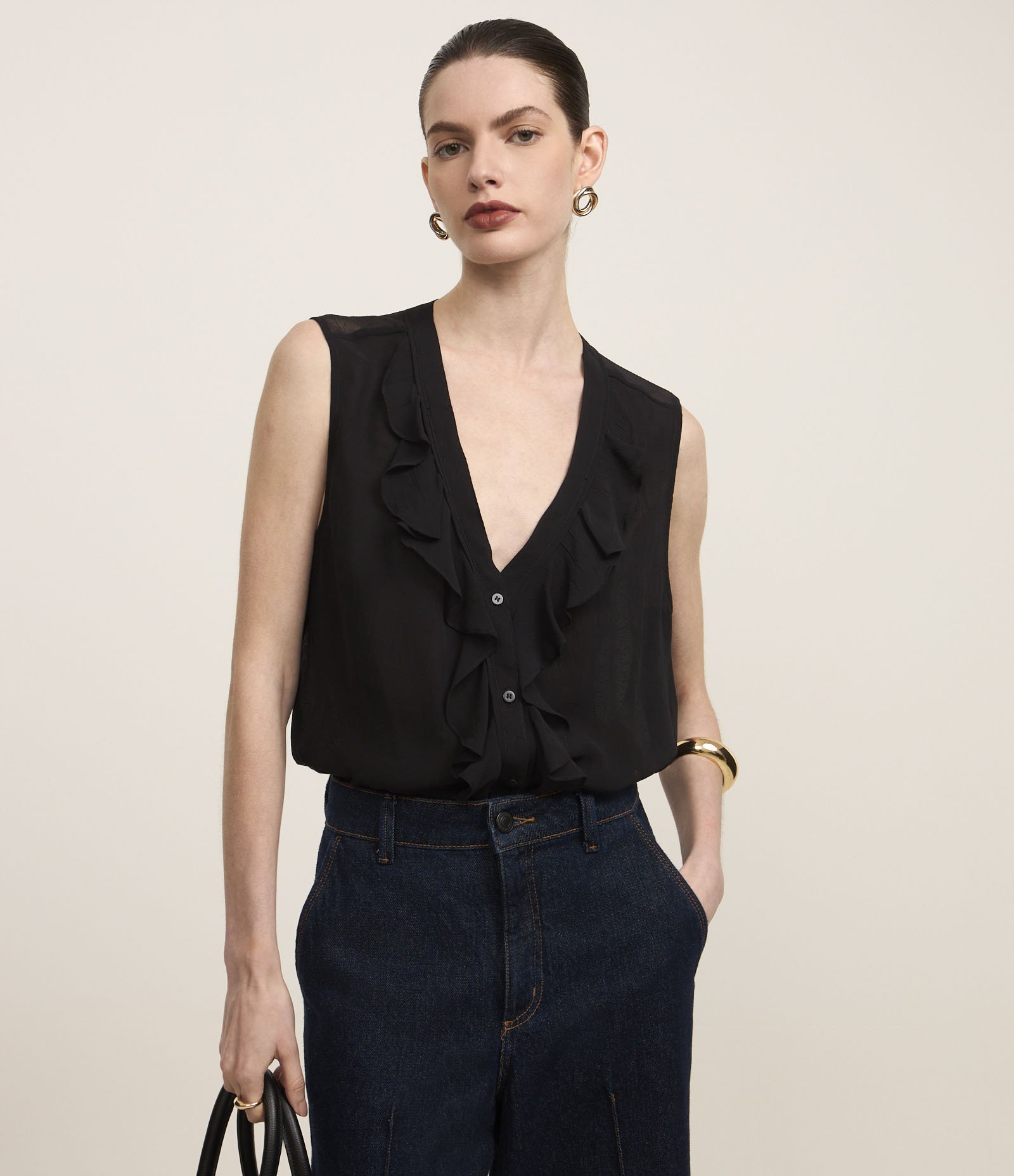 Blusa Sem Manga em Chiffon com Botões Frontais Preto 1