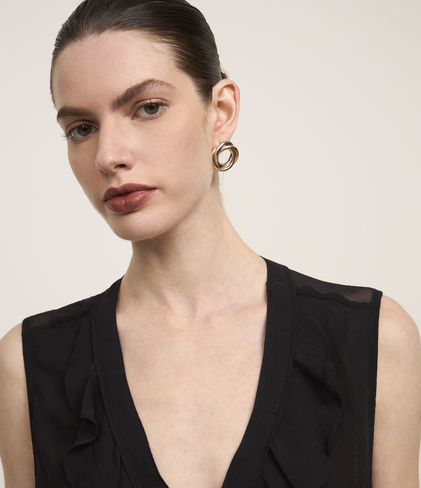 Blusa Sem Manga em Chiffon com Botões Frontais Preto 2