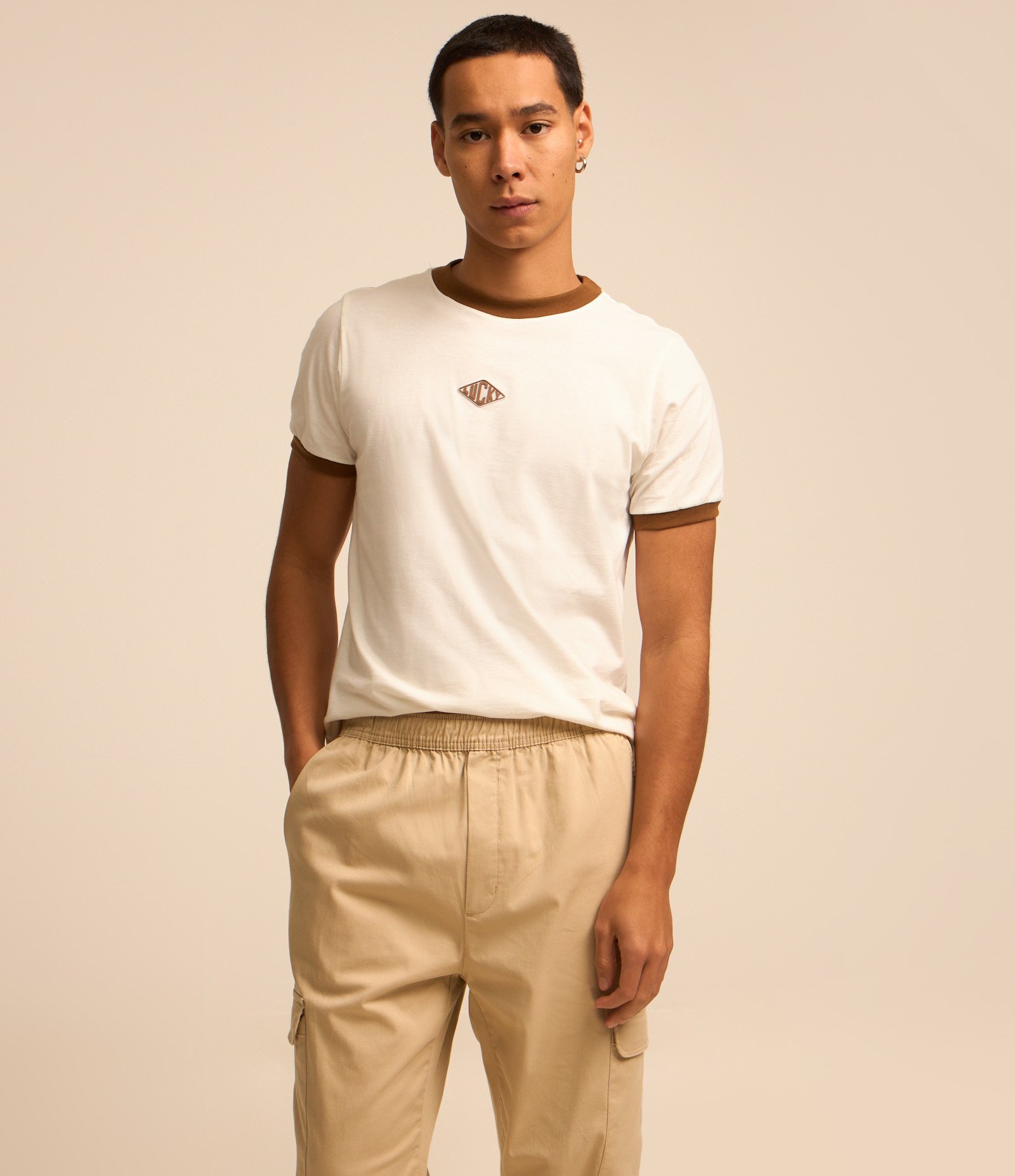 Calça Jogger em Sarja com Bolsos Cargo Bege 2