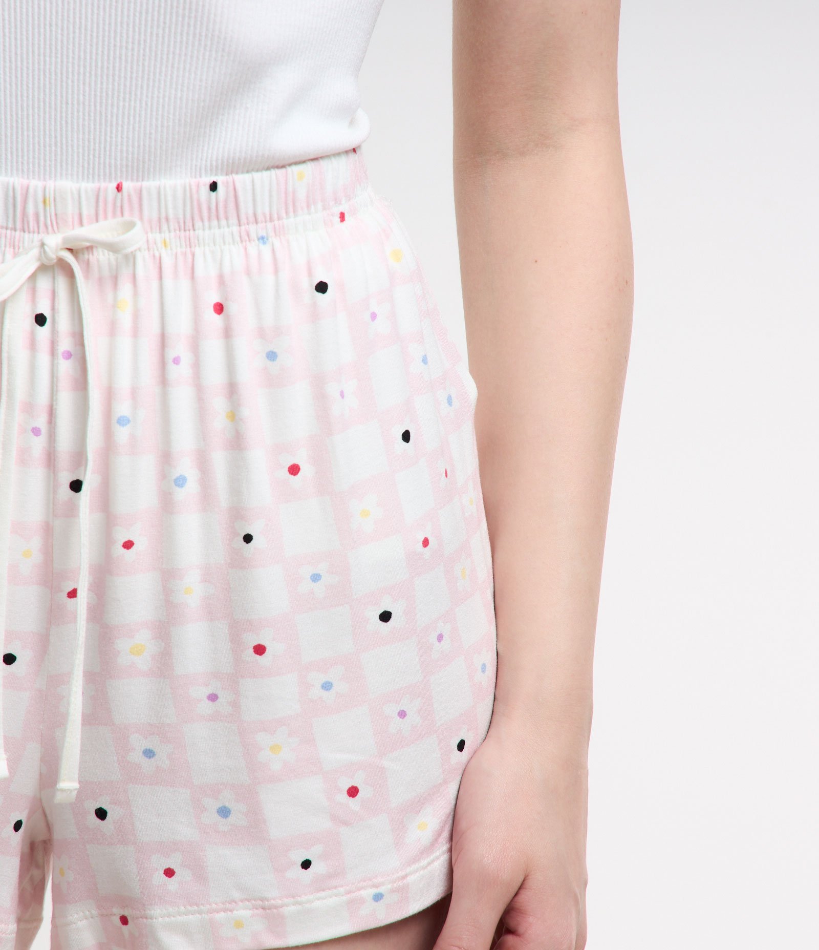 Short de Pijama em Viscose com Amarração no Cós e Estampa Floral Xadrez Rosa/ Branco 4