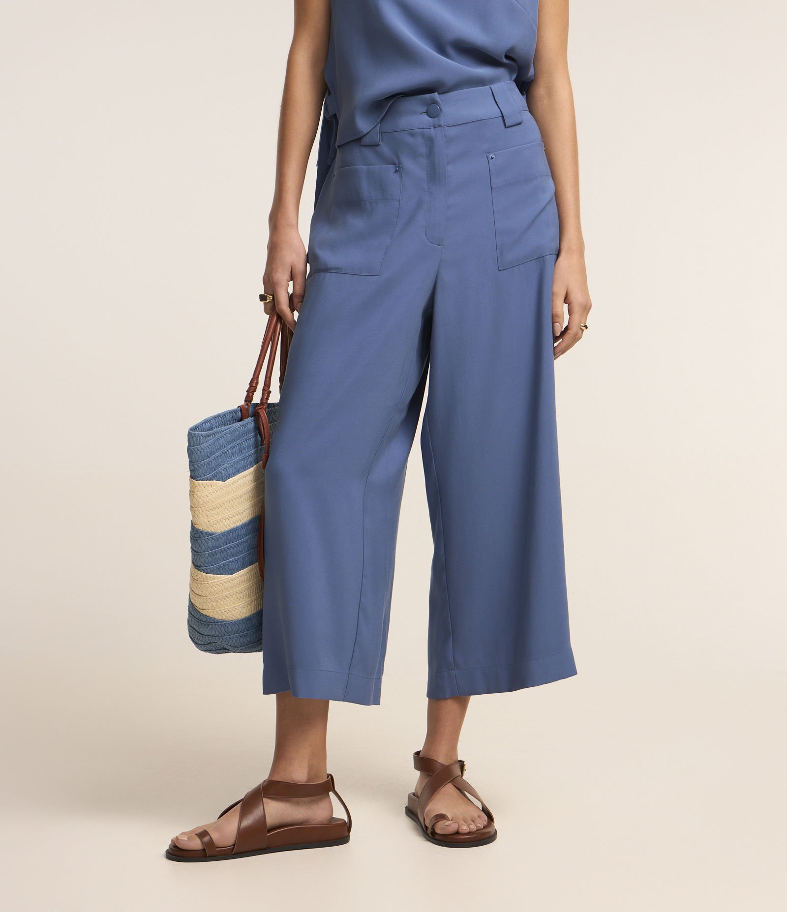 Calça Pantacourt com Amarração Frontal Azul 3