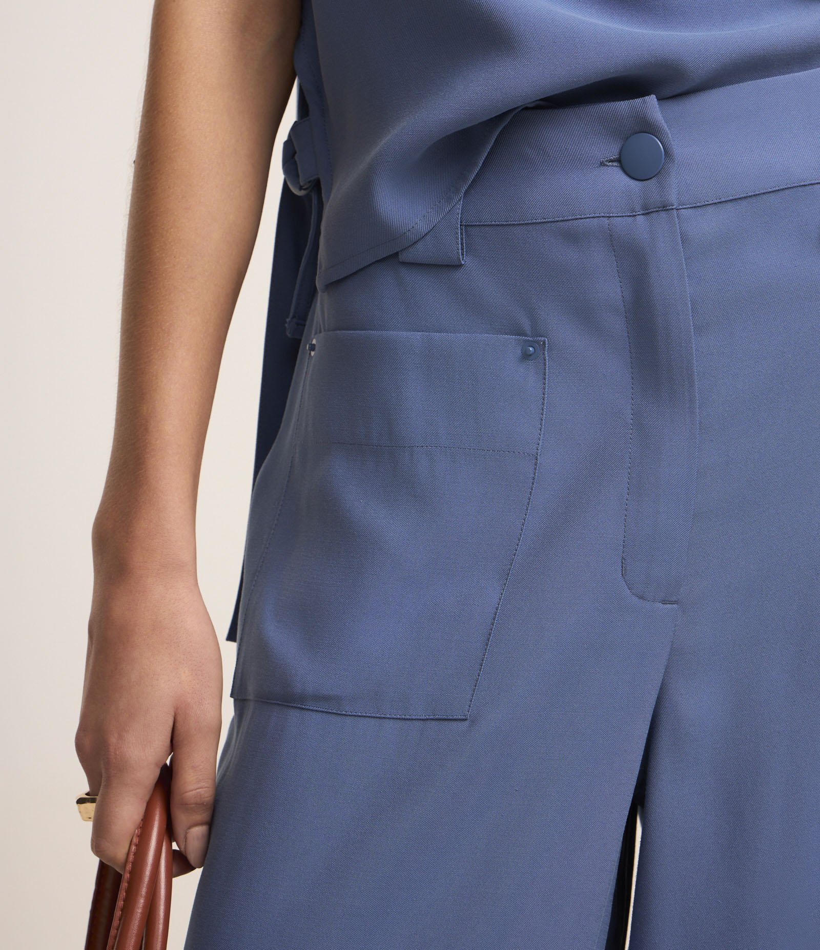 Calça Pantacourt com Amarração Frontal Azul 4