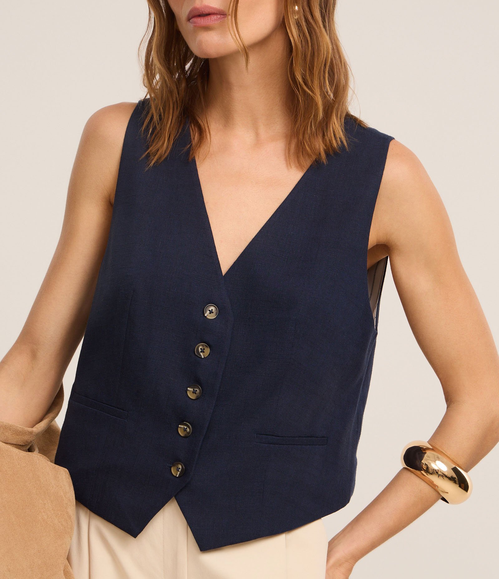 Colete em Viscolinho com Fechamento por Botões Contrastantes Azul Marinho 4