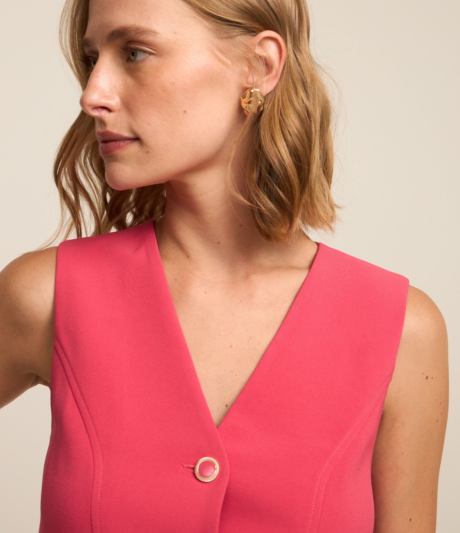 Colete em Crepe com Botões de Bordas Metalizadas Bordô 3