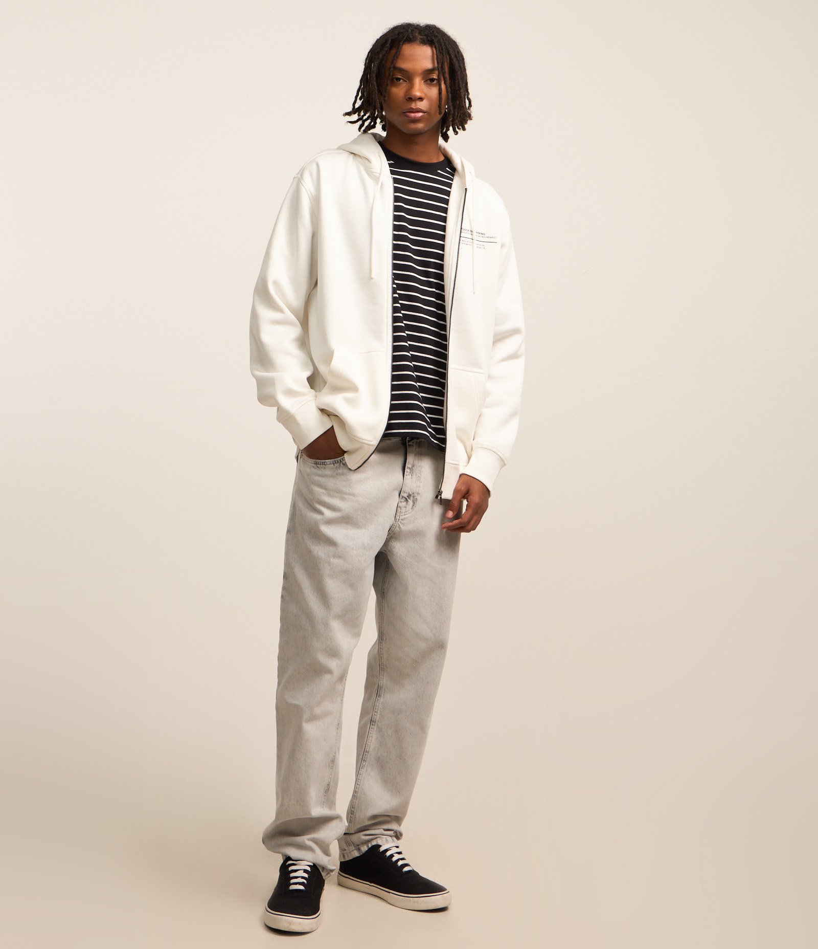 Casaco Básico em Moletom com Zíper e Estampa Lettering Branco 2