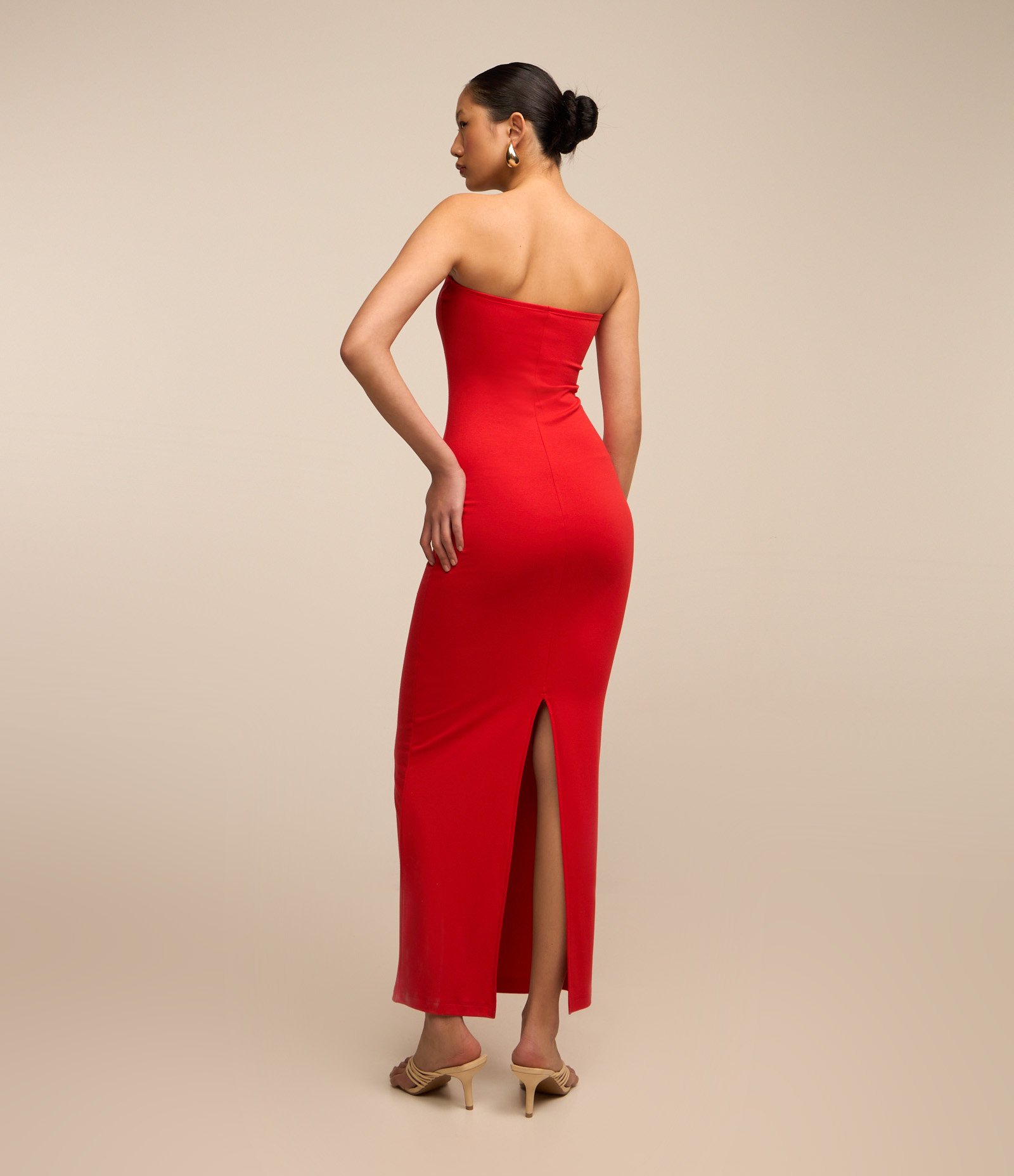 Vestido New Midi em Ponto Roma e Decote Tomara que Caia Vermelho 1