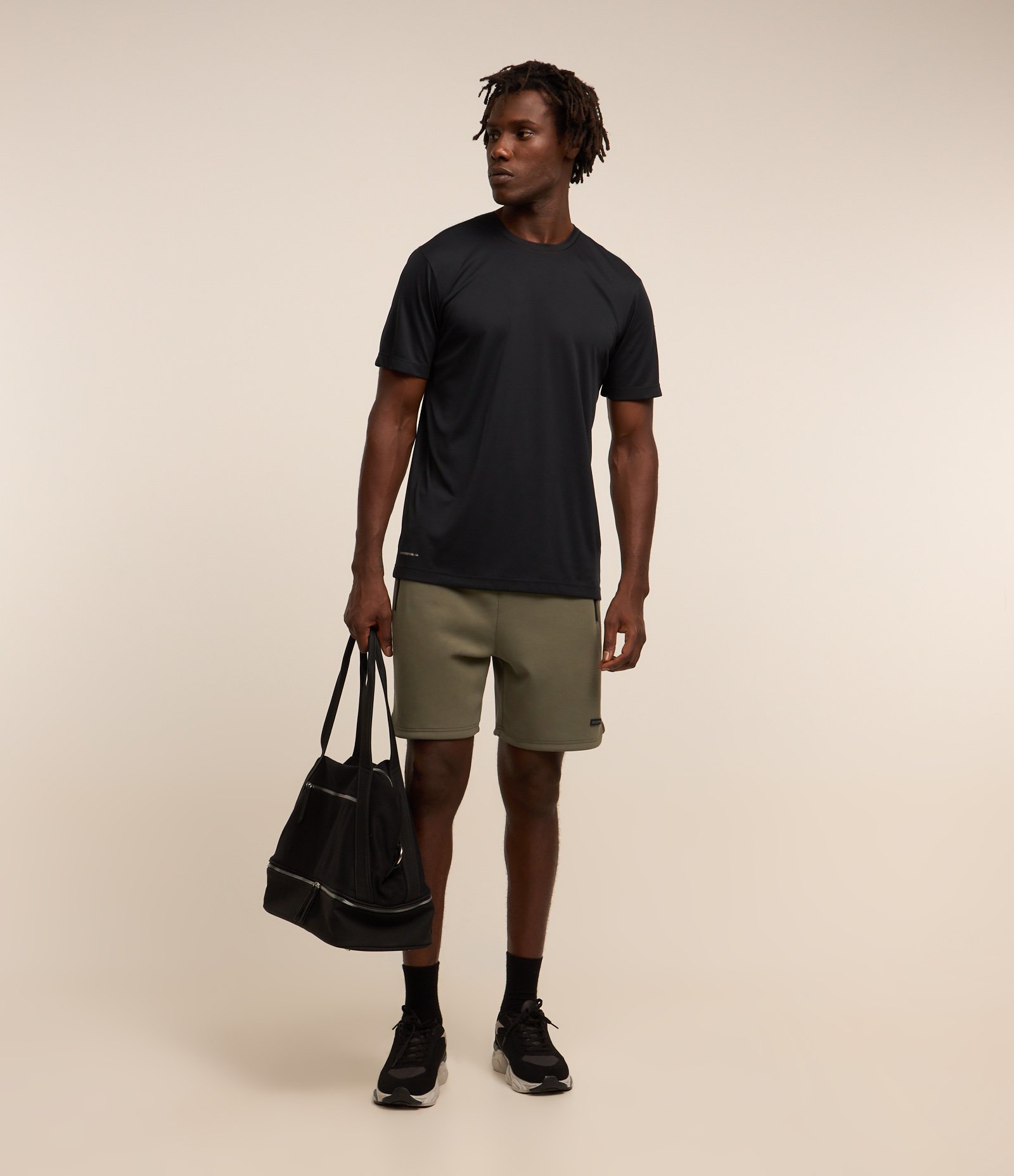 Bermuda Esportiva em Moletom Tecnológico com Cós Elástico e Zíper no Bolso Verde 1