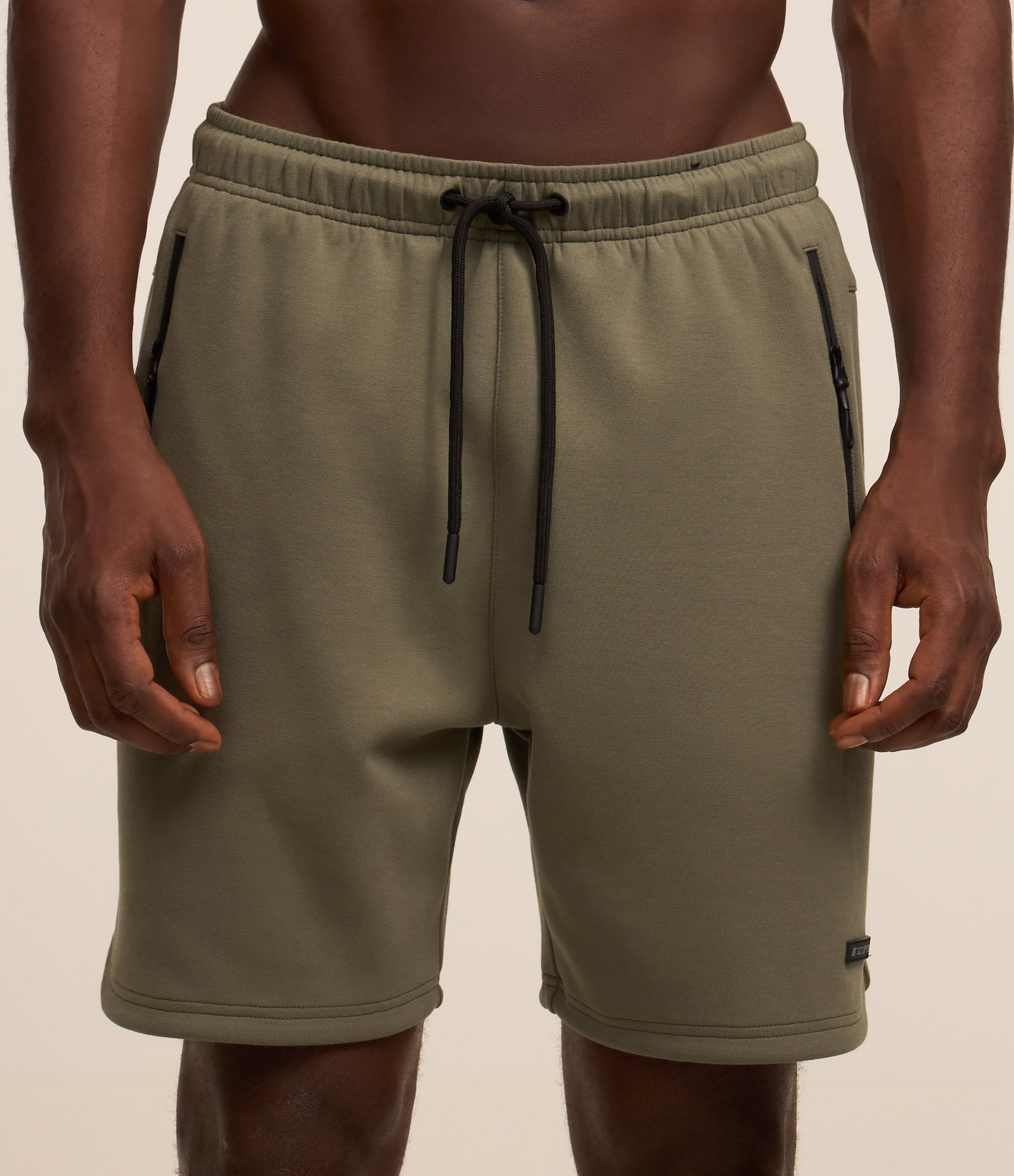 Bermuda Esportiva em Moletom Tecnológico com Cós Elástico e Zíper no Bolso Verde 2