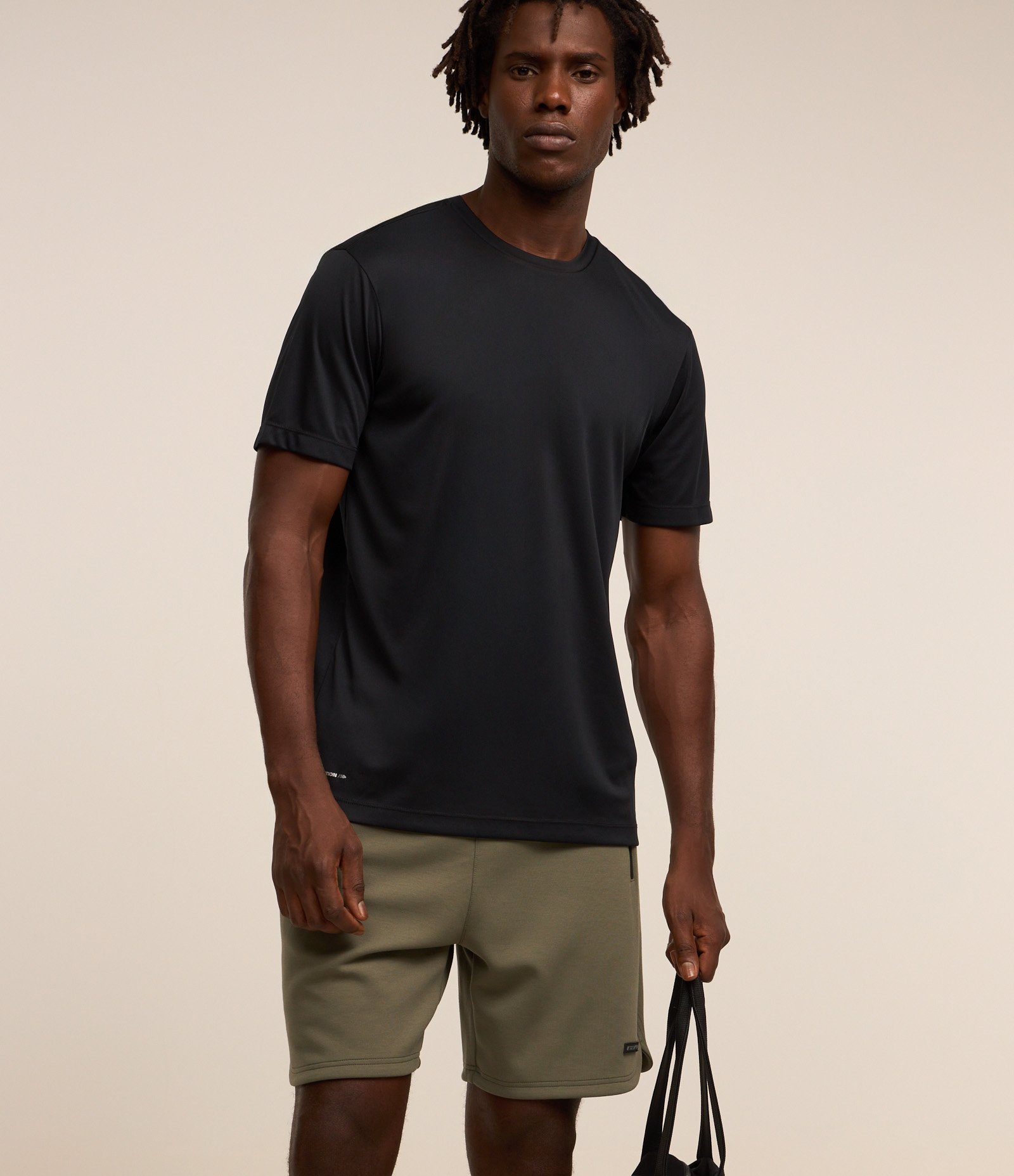 Bermuda Esportiva em Moletom Tecnológico com Cós Elástico e Zíper no Bolso Verde 3