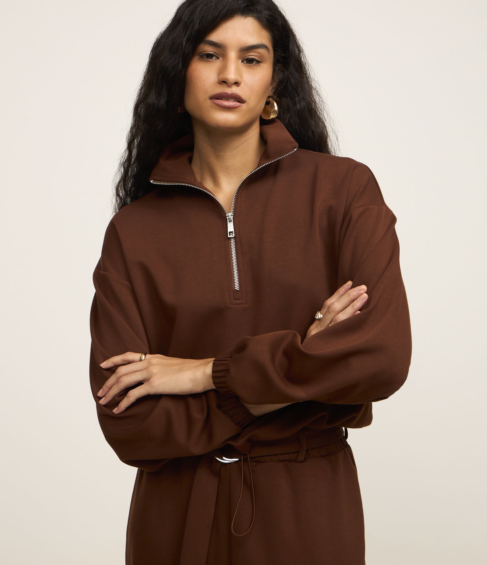 Blusa Manga Longa em Moletinho com Fechamento de Zíper no Decote Marrom 1