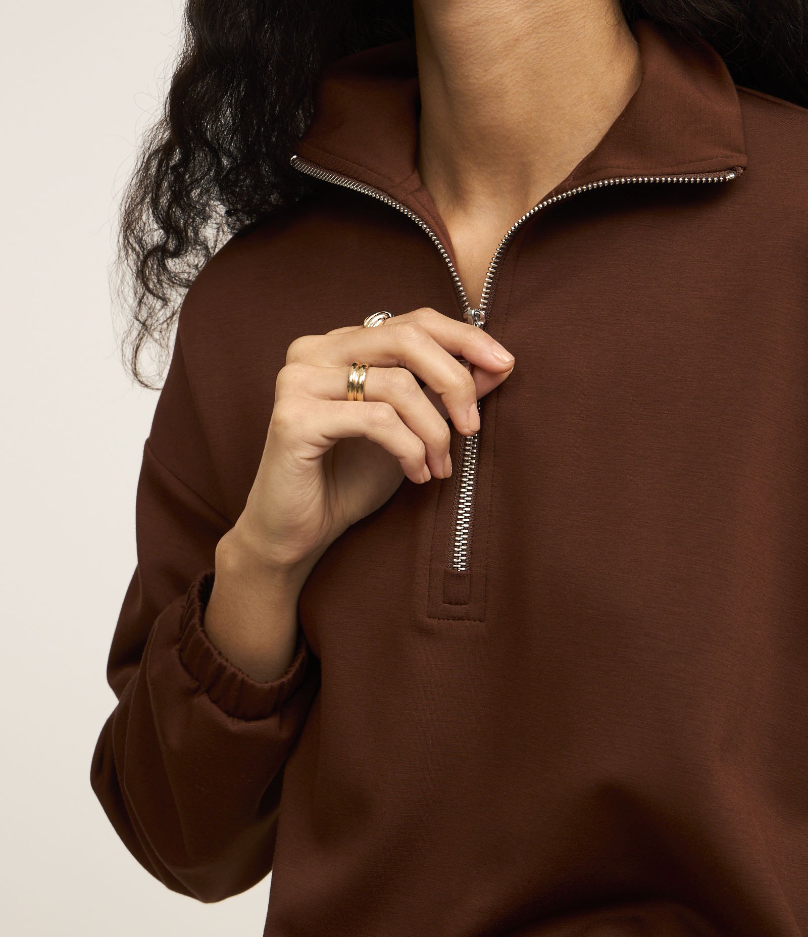 Blusa Manga Longa em Moletinho com Fechamento de Zíper no Decote Marrom 3