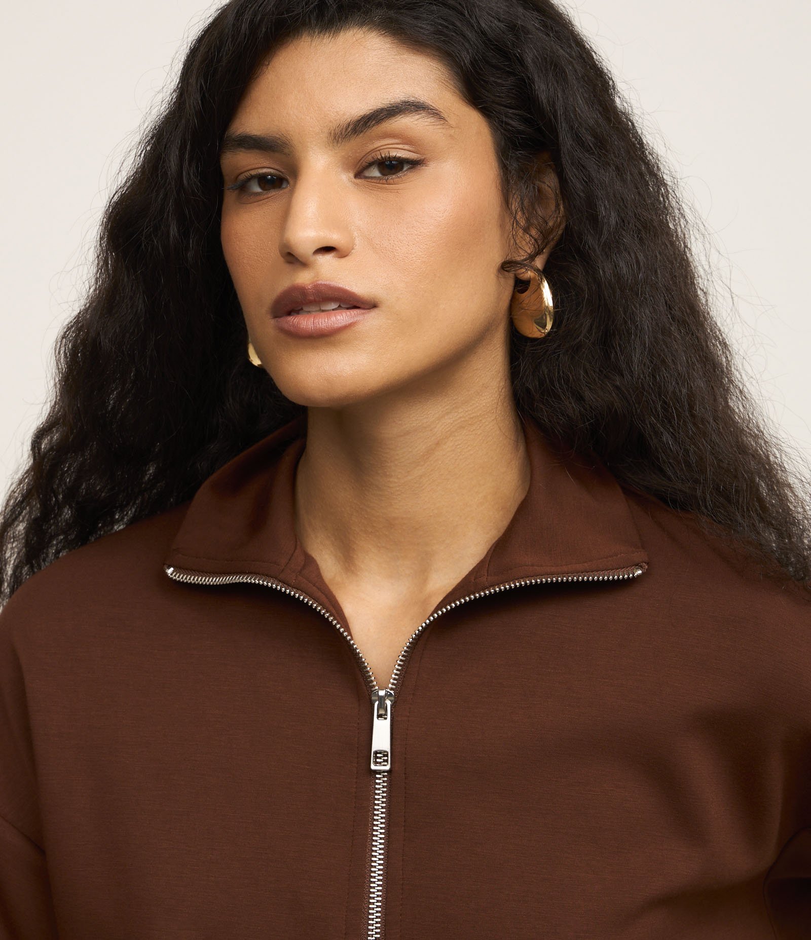 Blusa Manga Longa em Moletinho com Fechamento de Zíper no Decote Marrom 4