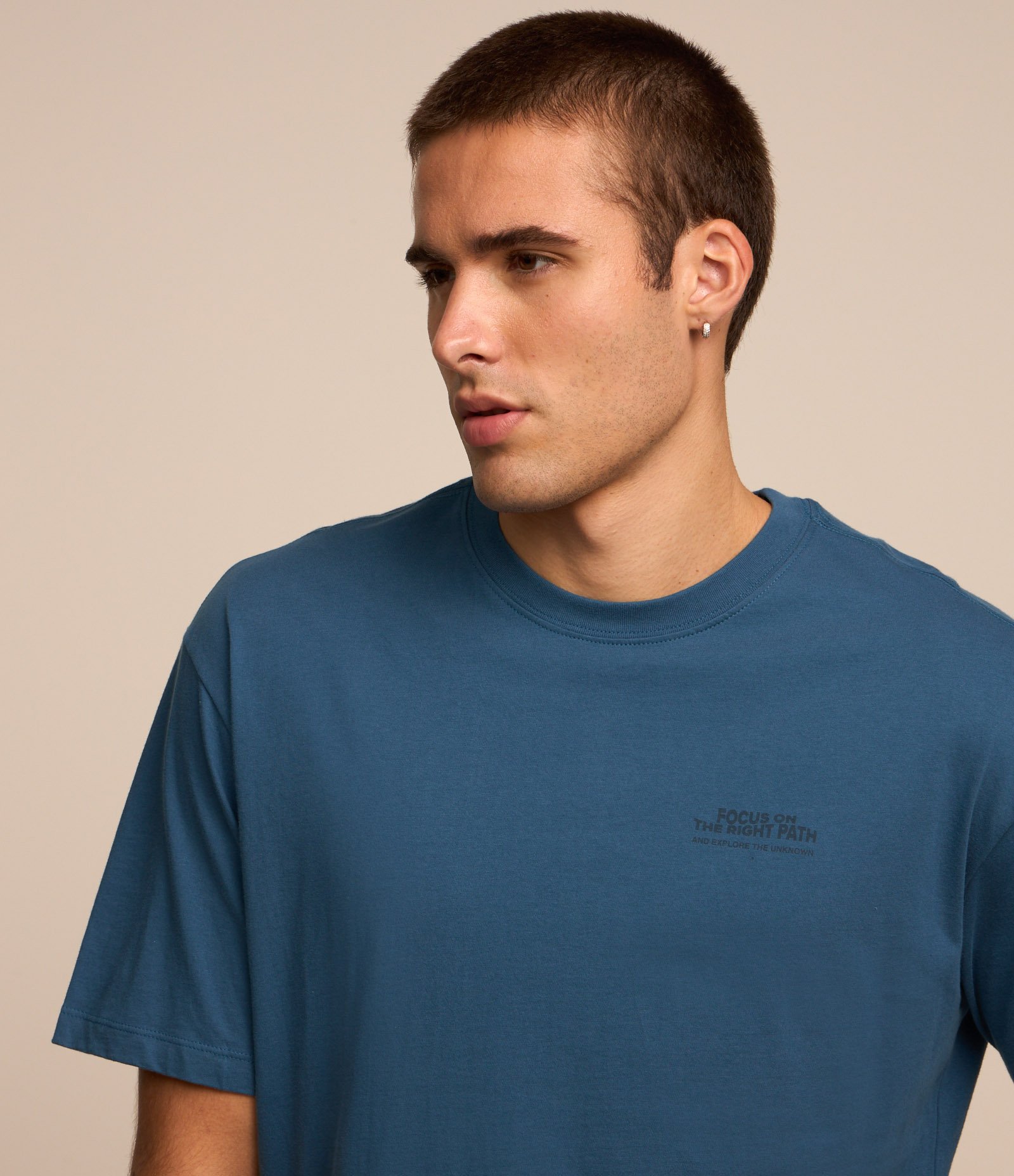 Camiseta Relaxed em Algodão com Estampa Lettering Azul 4