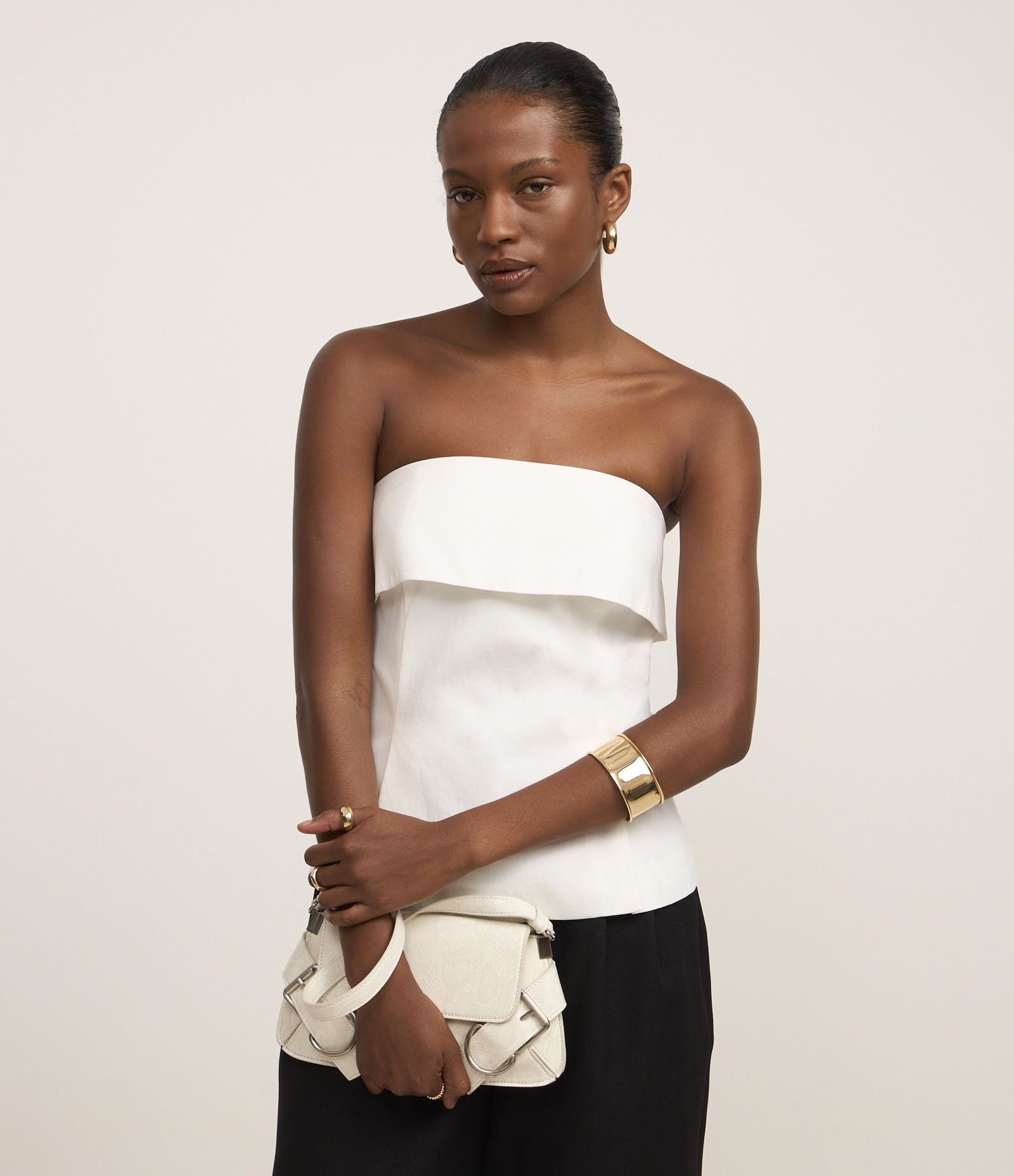 Blusa Tomara que Caia em Crepe com Dobra no Decote Branco 1