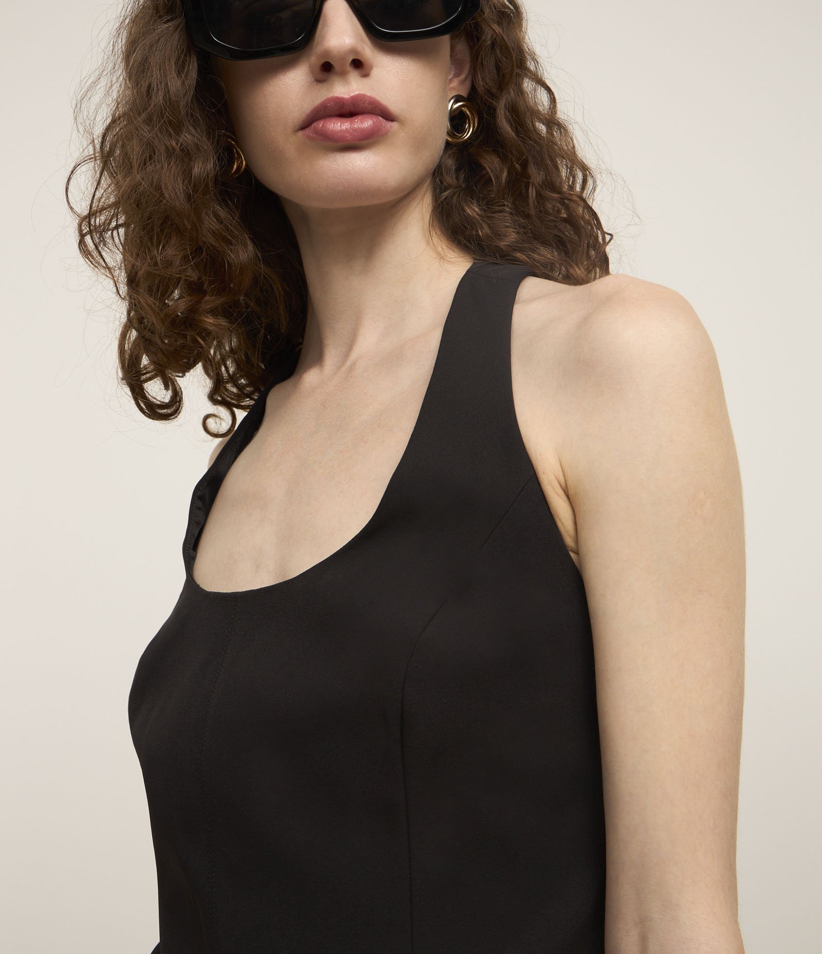 Blusa Frente Única em Crepe com Detalhe Frontal Preto 3